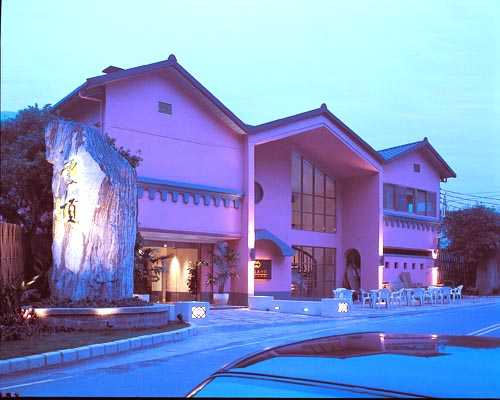 【烏來】雲頂溫泉 - 90分鐘 (雙人景觀湯屋 (單床+大湯池+飲料)