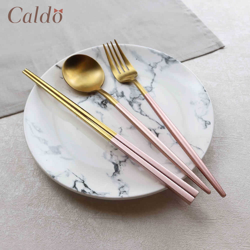 【Caldo卡朵】玫瑰光影不鏽鋼環保餐具3件組(叉+匙+筷)