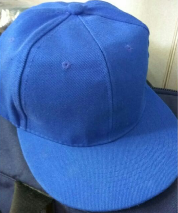 棒球帽 寶藍色 幾乎全新出售