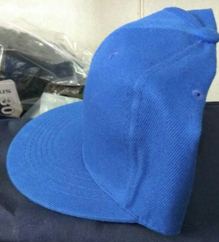 棒球帽 寶藍色 幾乎全新出售