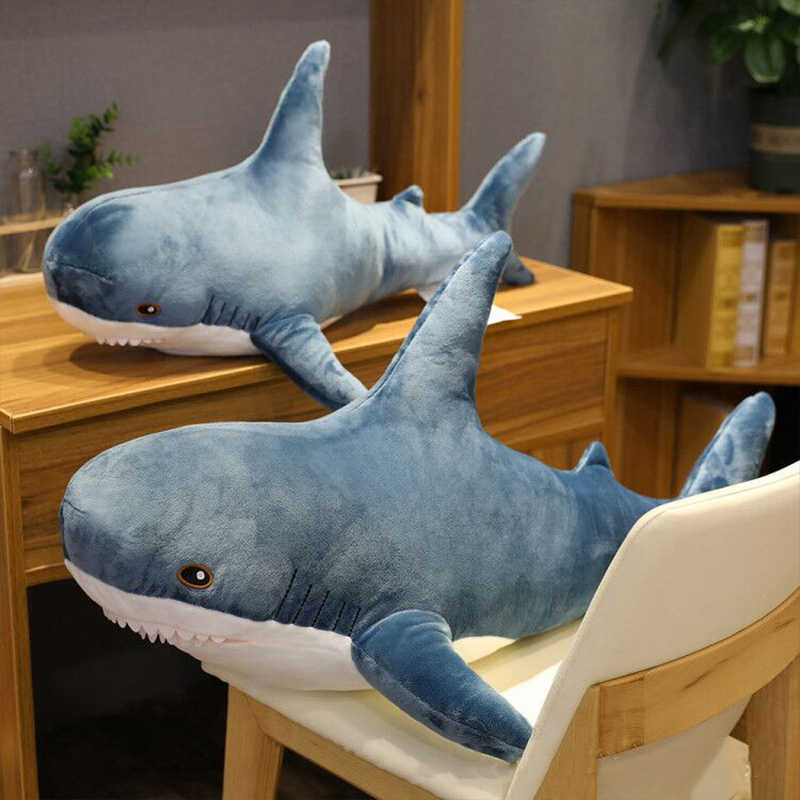 [60cm]鯊魚抱枕 大鯊魚娃娃 鯊魚玩偶 鯊魚吊飾 鯊魚靠枕 絨毛玩偶【RS1132】