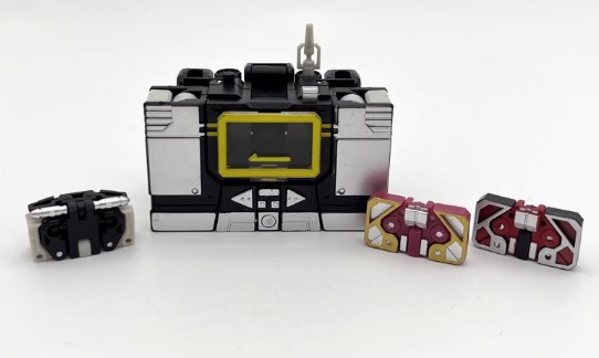 [Rud\u0027s TOY]全新現貨 附特典百變變型變形金剛 傳奇級 PT-04B 聲波 暗黑音波 磁帶 戰犬狂派 非密卡登