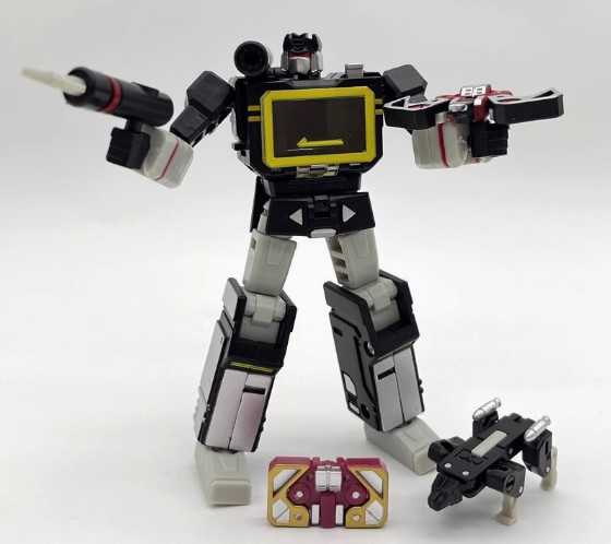 [Rud\u0027s TOY]全新現貨 附特典百變變型變形金剛 傳奇級 PT-04B 聲波 暗黑音波 磁帶 戰犬狂派 非密卡登