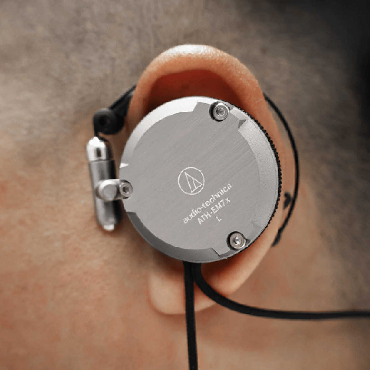鐵三角 ATH-EM7X 新版 復刻 28mm單體 附收納包 耳掛式 有線耳機 | 金曲音響