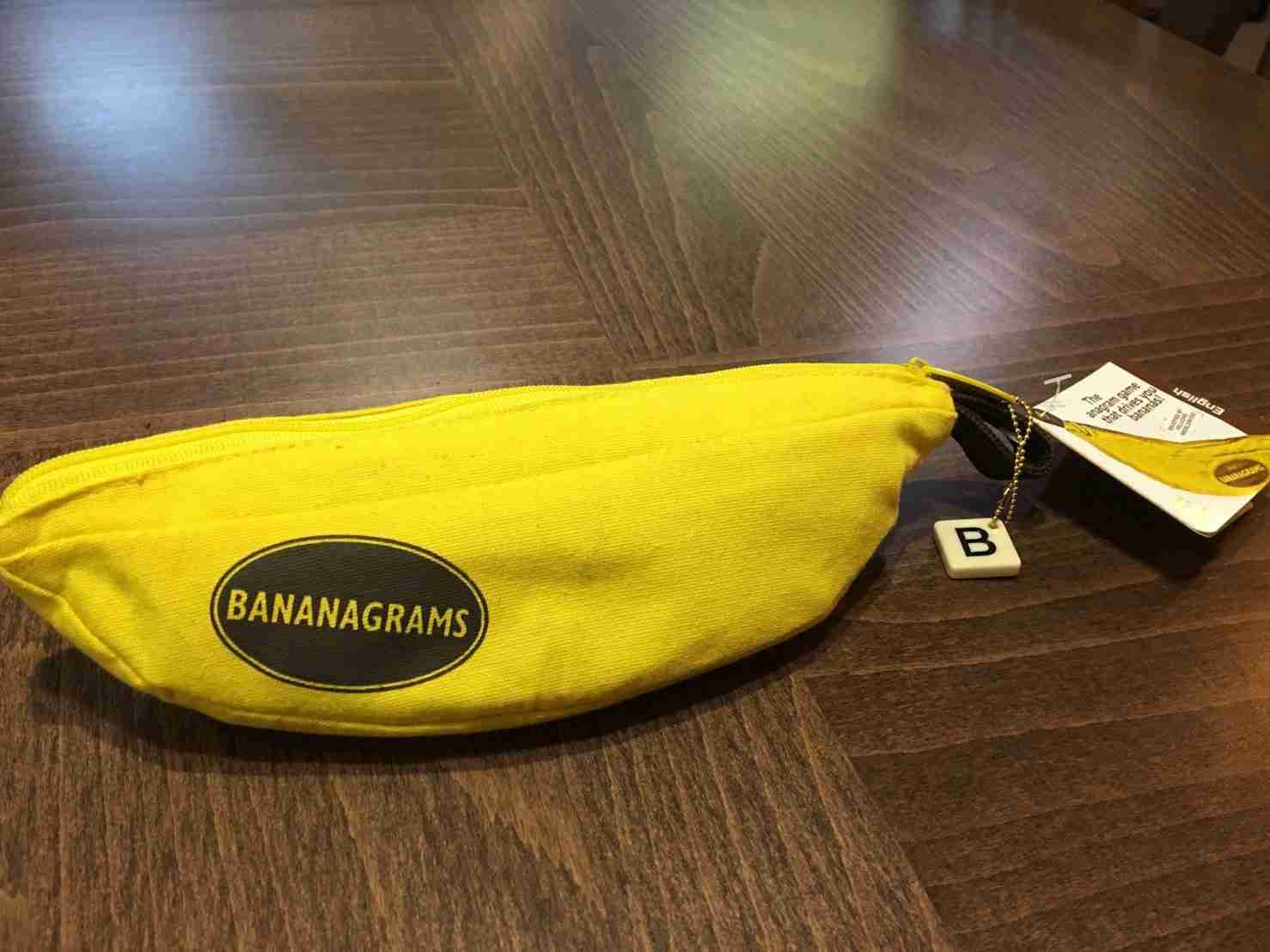 【桌遊侍】香蕉拼字 Banana Grams 正版實體店面快速出貨《免運.再送充足牌套》阿瓦隆.