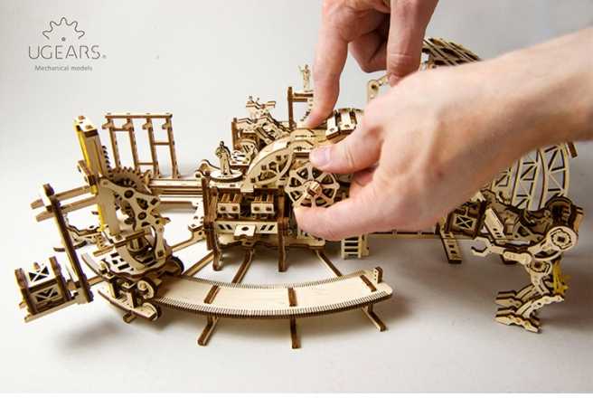 Ugears 機械小鎮-機器人工廠 Robot Factory model