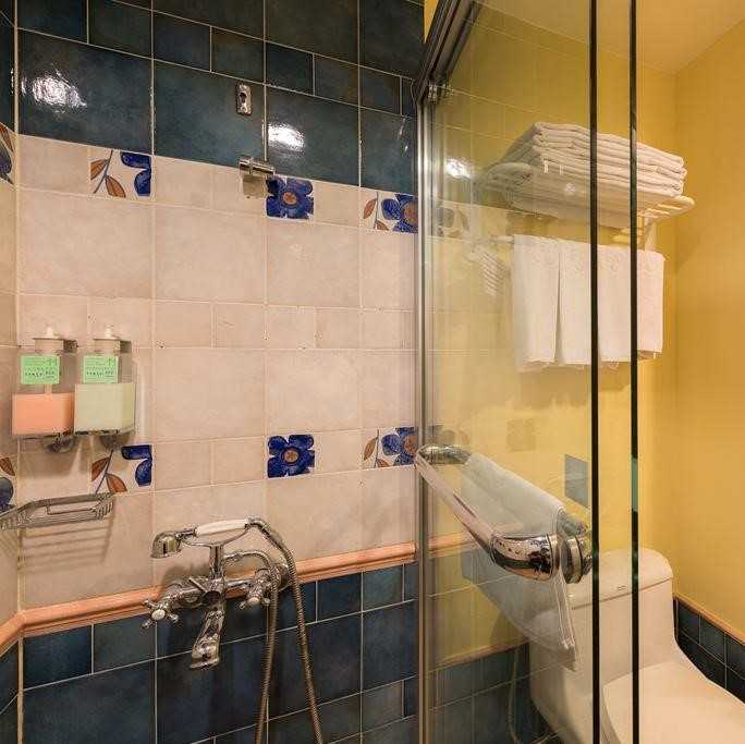 台中西區  伊麗莎白酒店  豪華家庭套房 含早餐