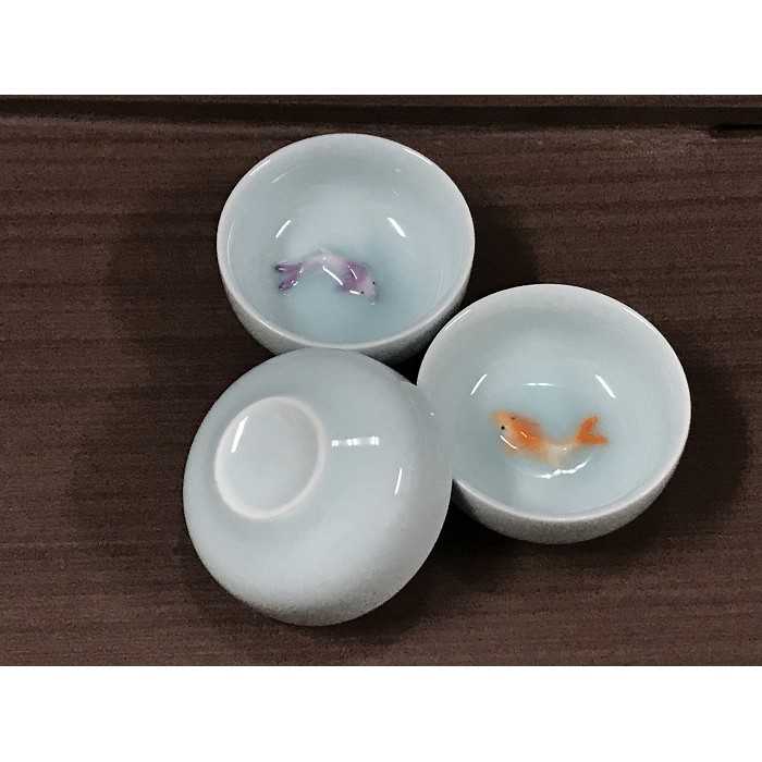 【24小時內出貨─泡茶樂茶具專賣】精品陶瓷浮雕鯉魚茶杯 45ML影青瓷茶杯 陶瓷茶杯