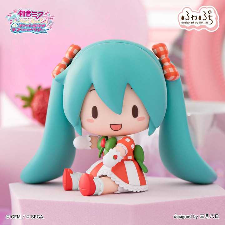 《豬帽子✬免訂金》預購11月 SEGA 景品 初音未來ｘ時尚魔女 迷你坐姿公仔 可愛草莓Ver 0427