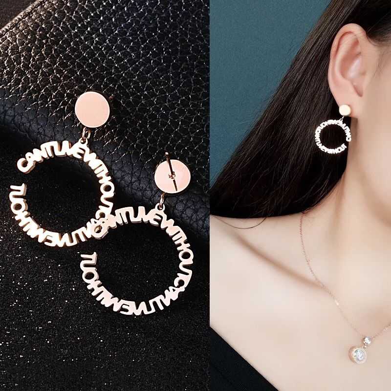 Ying fei 🌙現貨 韓國熱賣個性時尚英文字母玫瑰金鈦鋼防過敏耳環 AI001