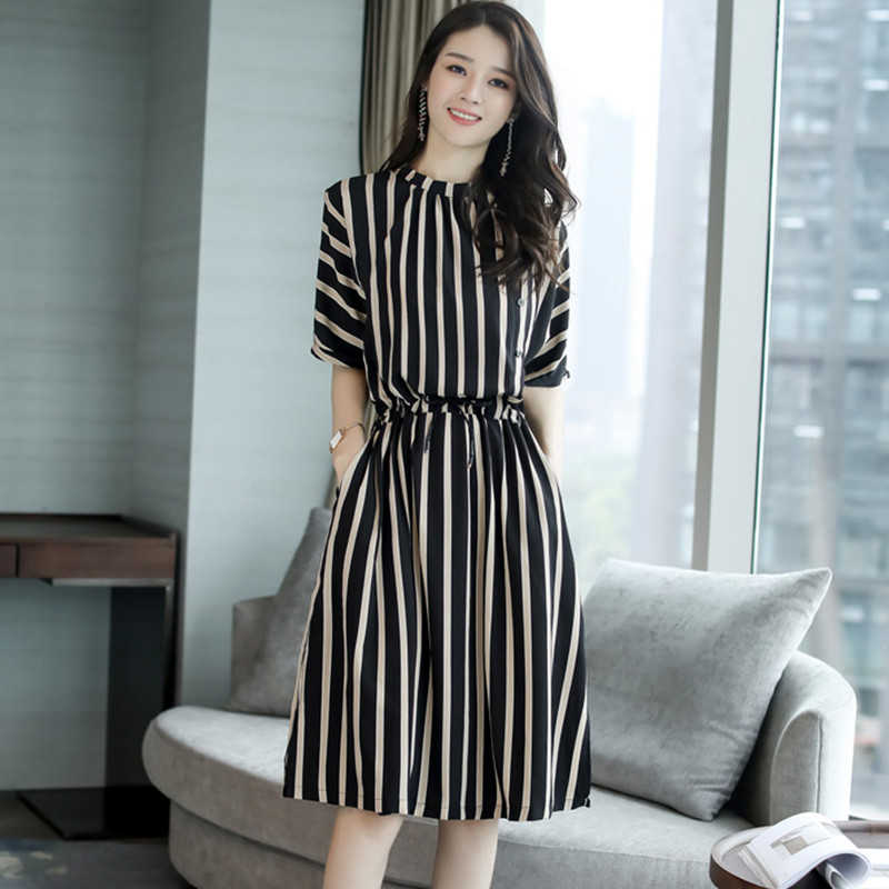 夏季短袖氣質條紋連衣裙原宿風寬鬆直筒鬆緊腰中長裙 洋裝(黑/白)