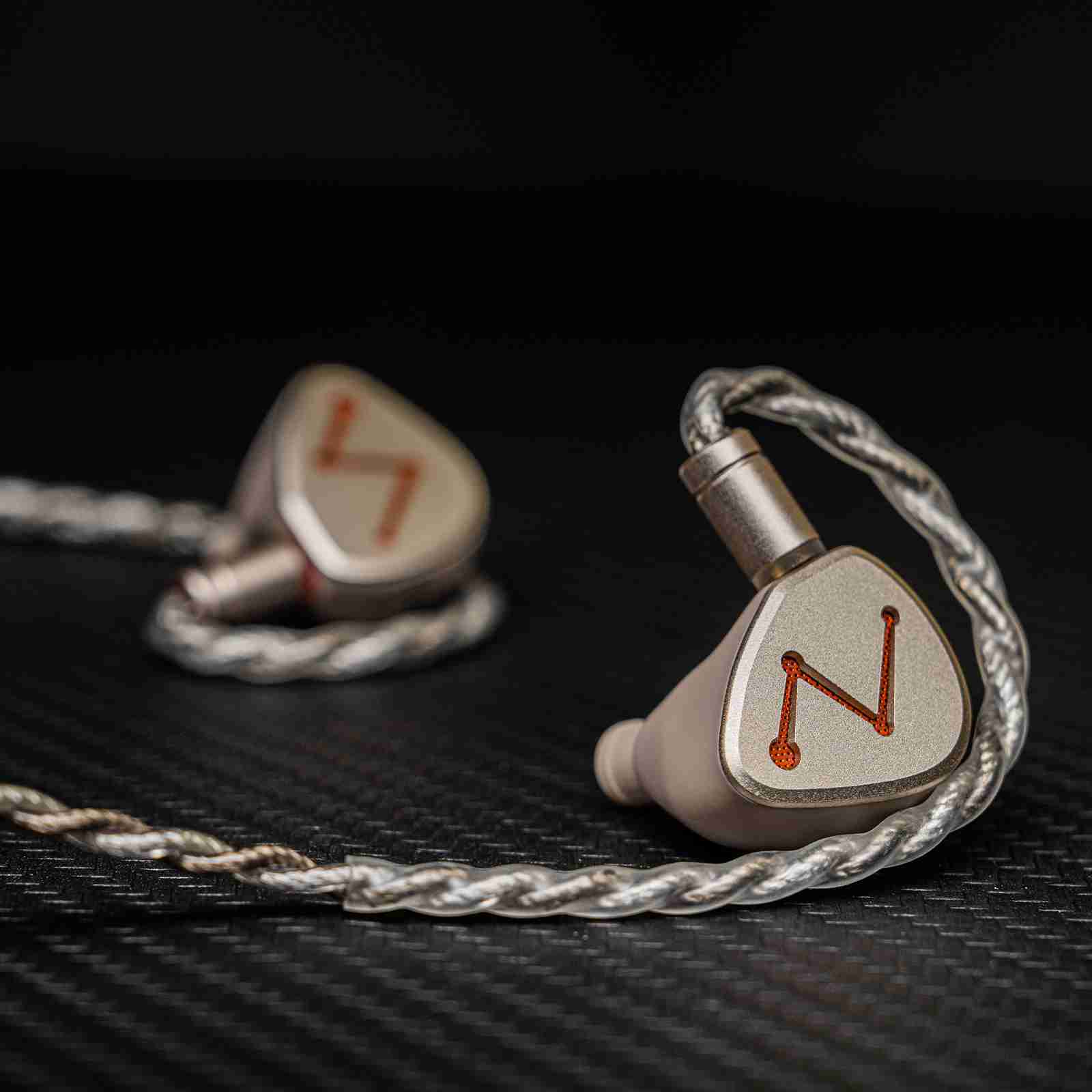 鑠耳 DZ4 入耳式耳機 四單體耳機 動圈耳機 letshuoer 台灣公司貨 台中試聽 一年保固｜劈飛好物