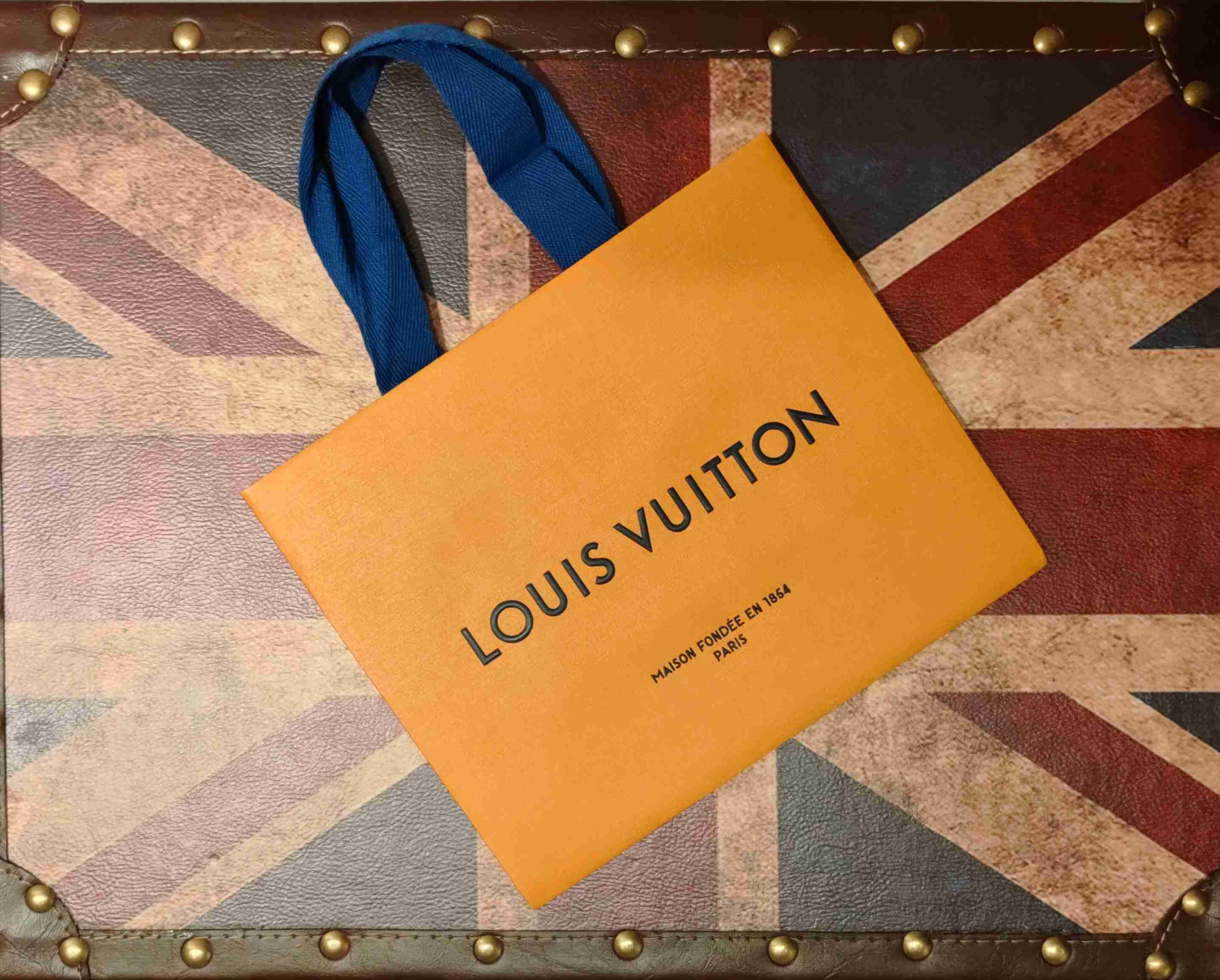 Louis Vuitton 藍色握把紙袋(限雙北市捷運站面交） - 好物販售-線上