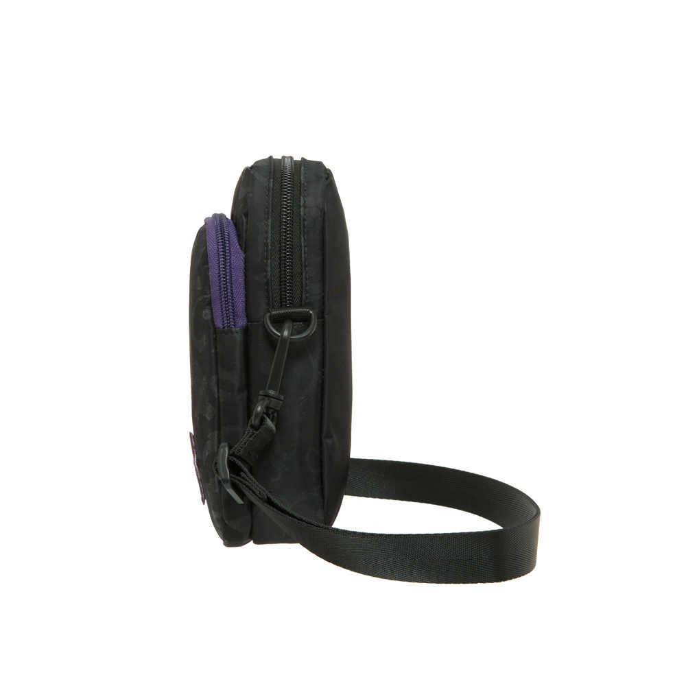 【JoJo的奇妙冒險 石之海】空條承太郎 直式側背包 #黑 JO22A261BK