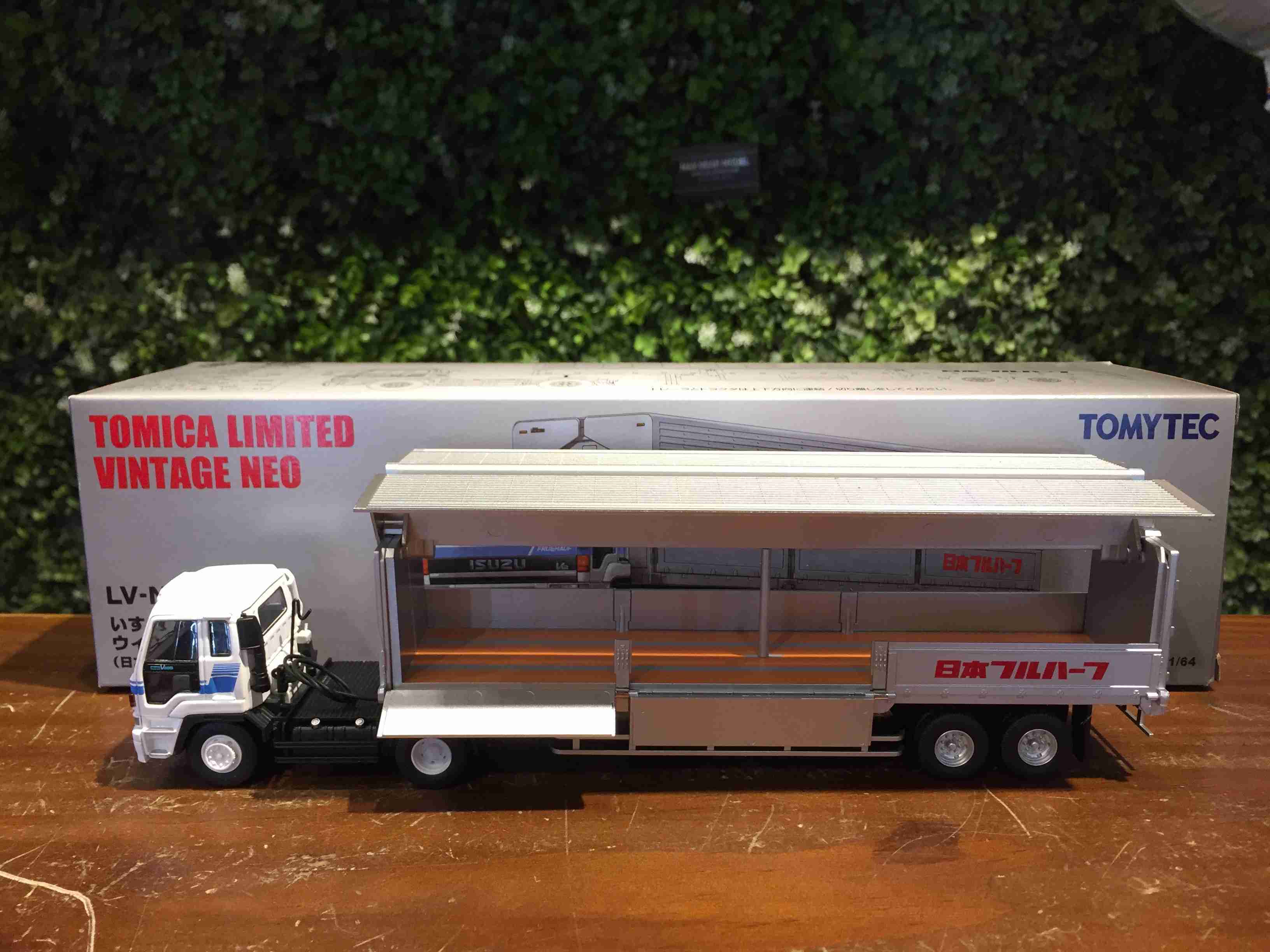 1/64 Tomica Isuzu 810EX Wing Roof Trailer LV-N211a【MGM】