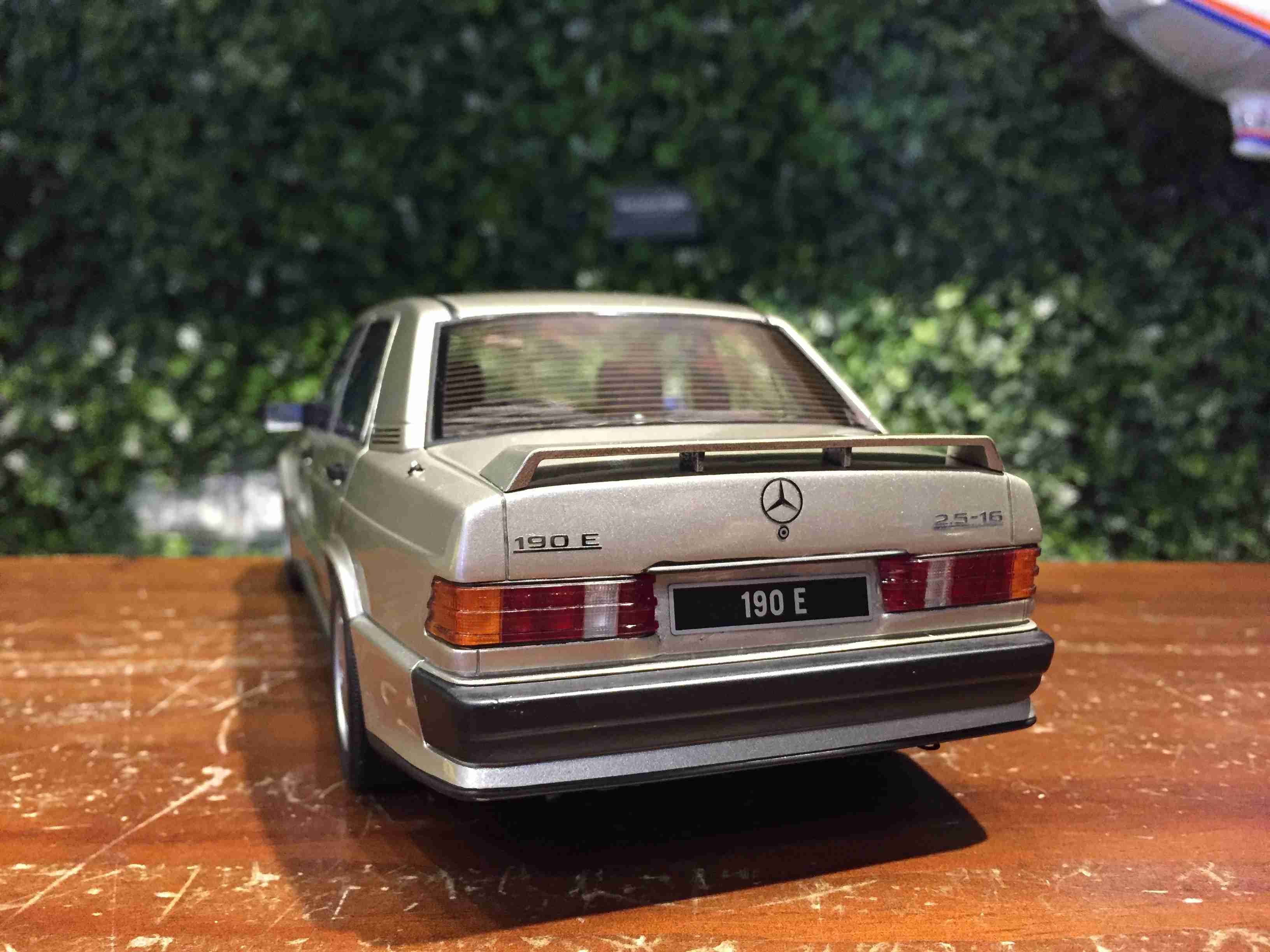 1/18 Otto Mercedes-Benz 190E (W201) 2.5 16S OT927【MGM】