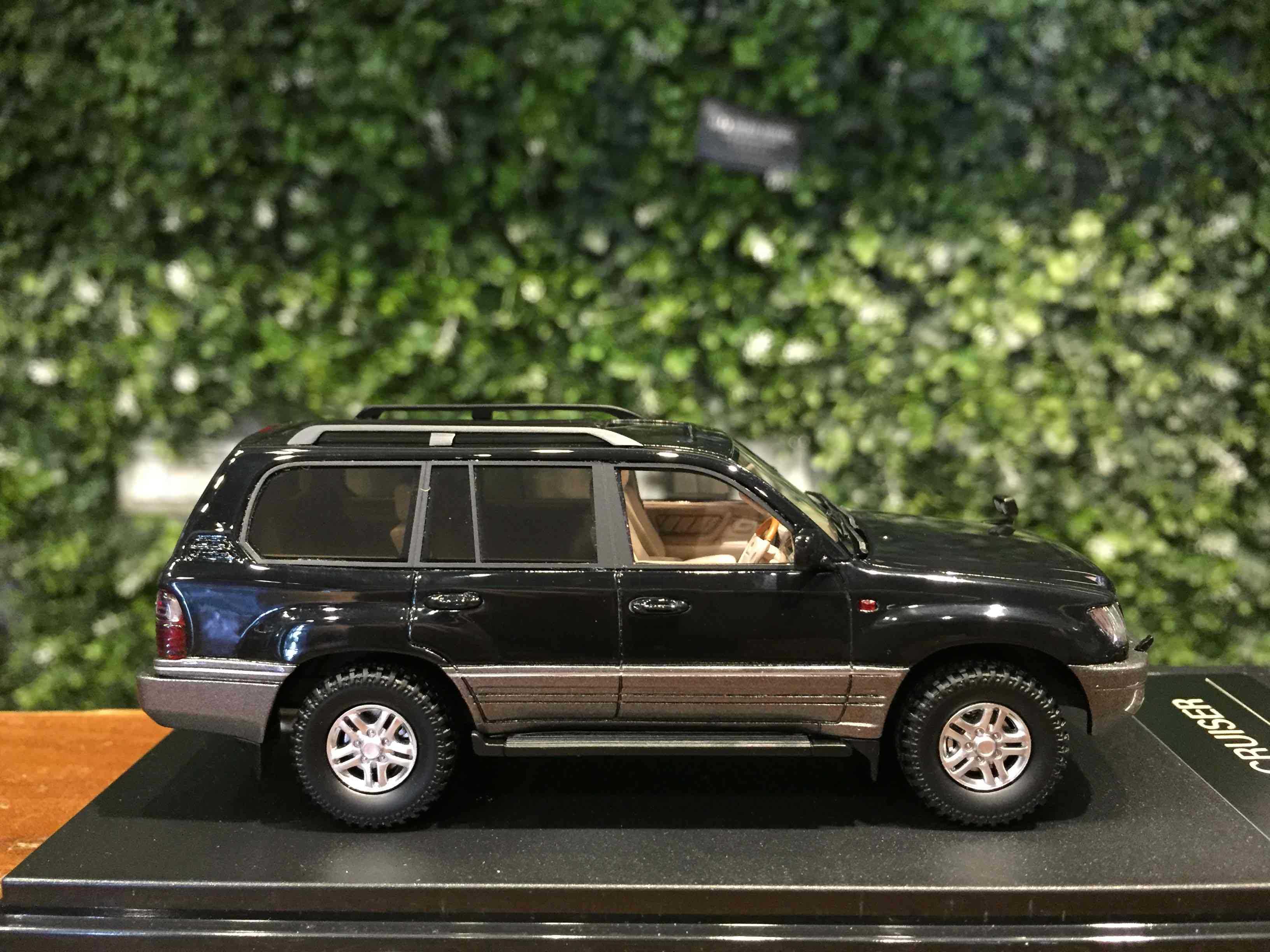 1/43 Hi-Story Toyota Land Cruiser (LX470) 2001 HS439BK【MGM】