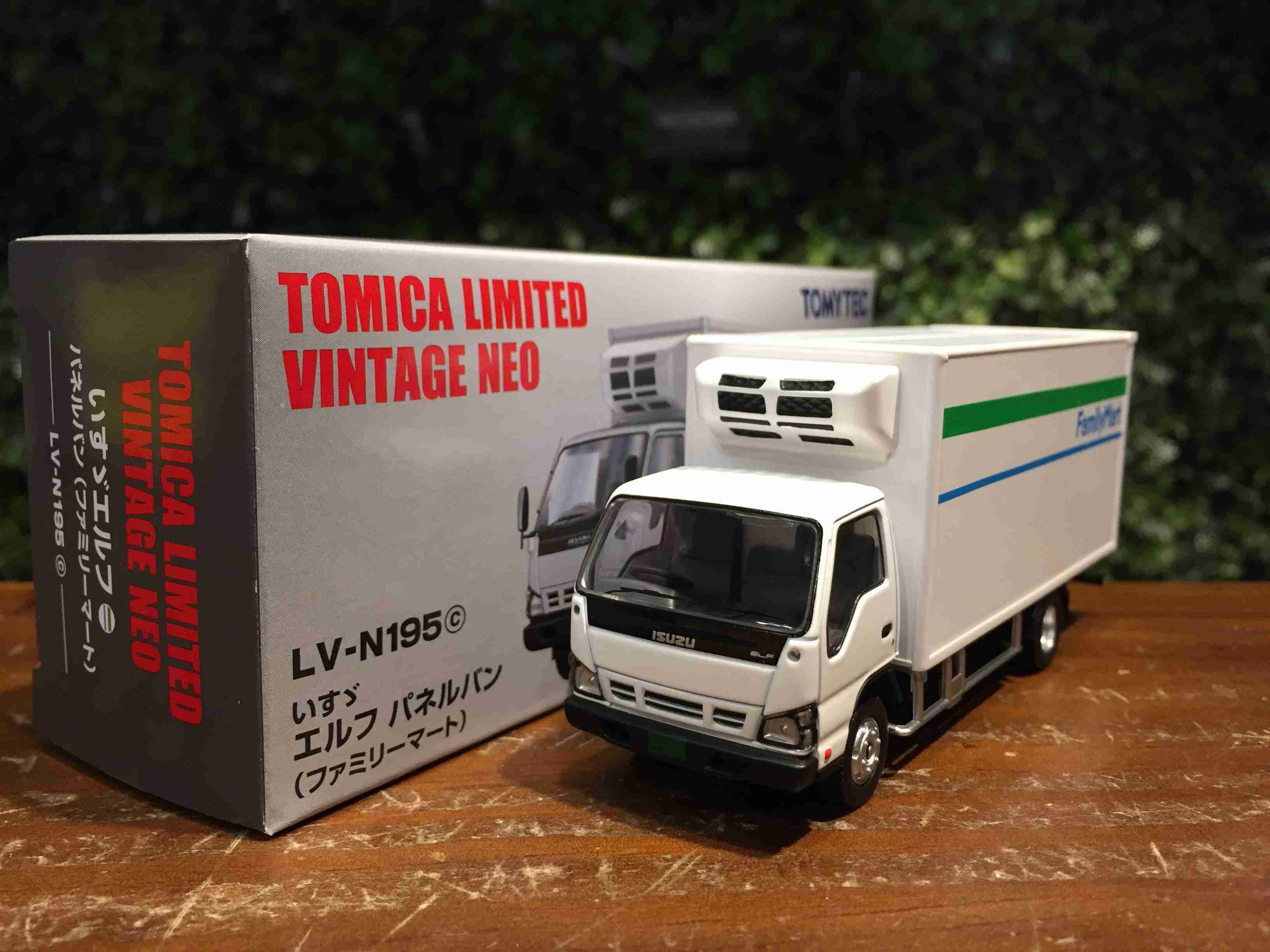 1/64 Tomica Isuzu Elf Panel Van Family Mart 全家LV-N195c【MGM