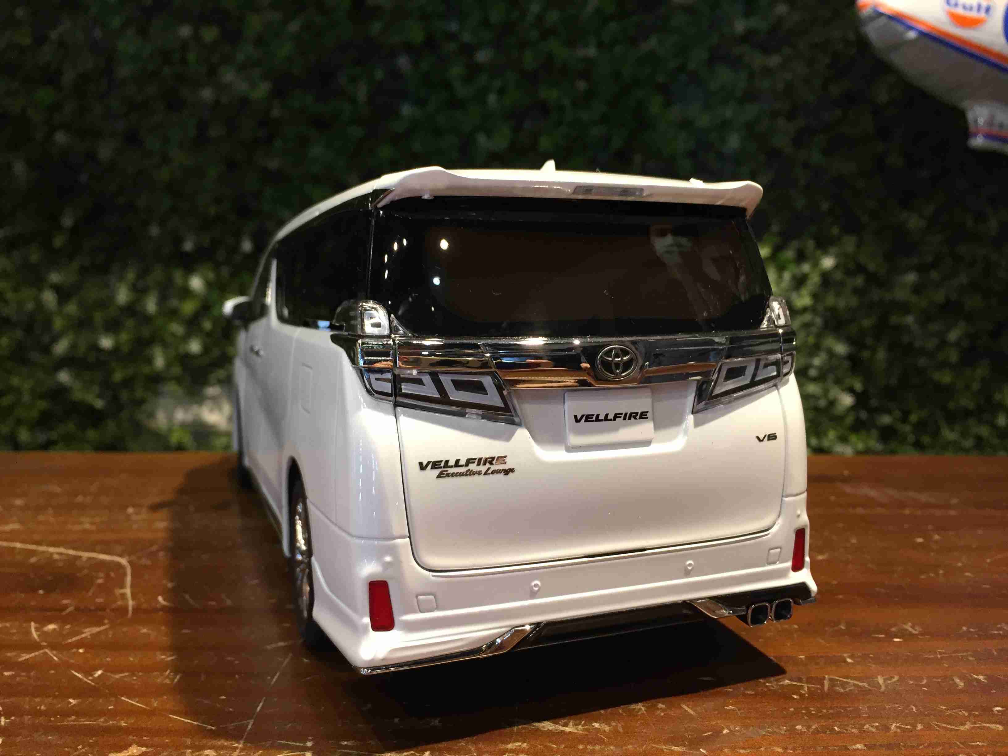 1/18 KengFai Toyota Vellfire (30) ZG White KF0303【MGM】