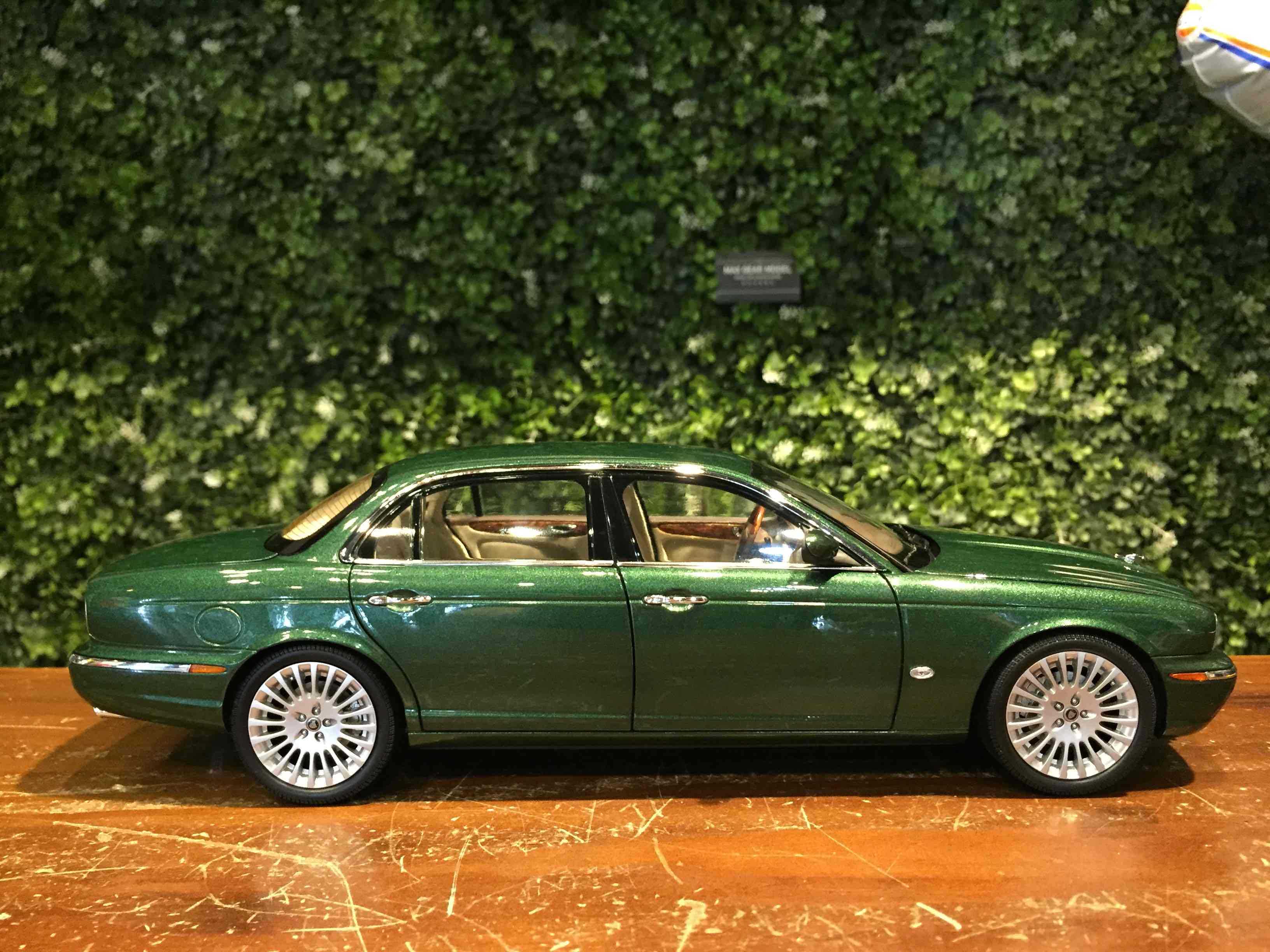 1/18 Almost Real Jaguar XJ6 (X350) Racing Green 810502【MGM】