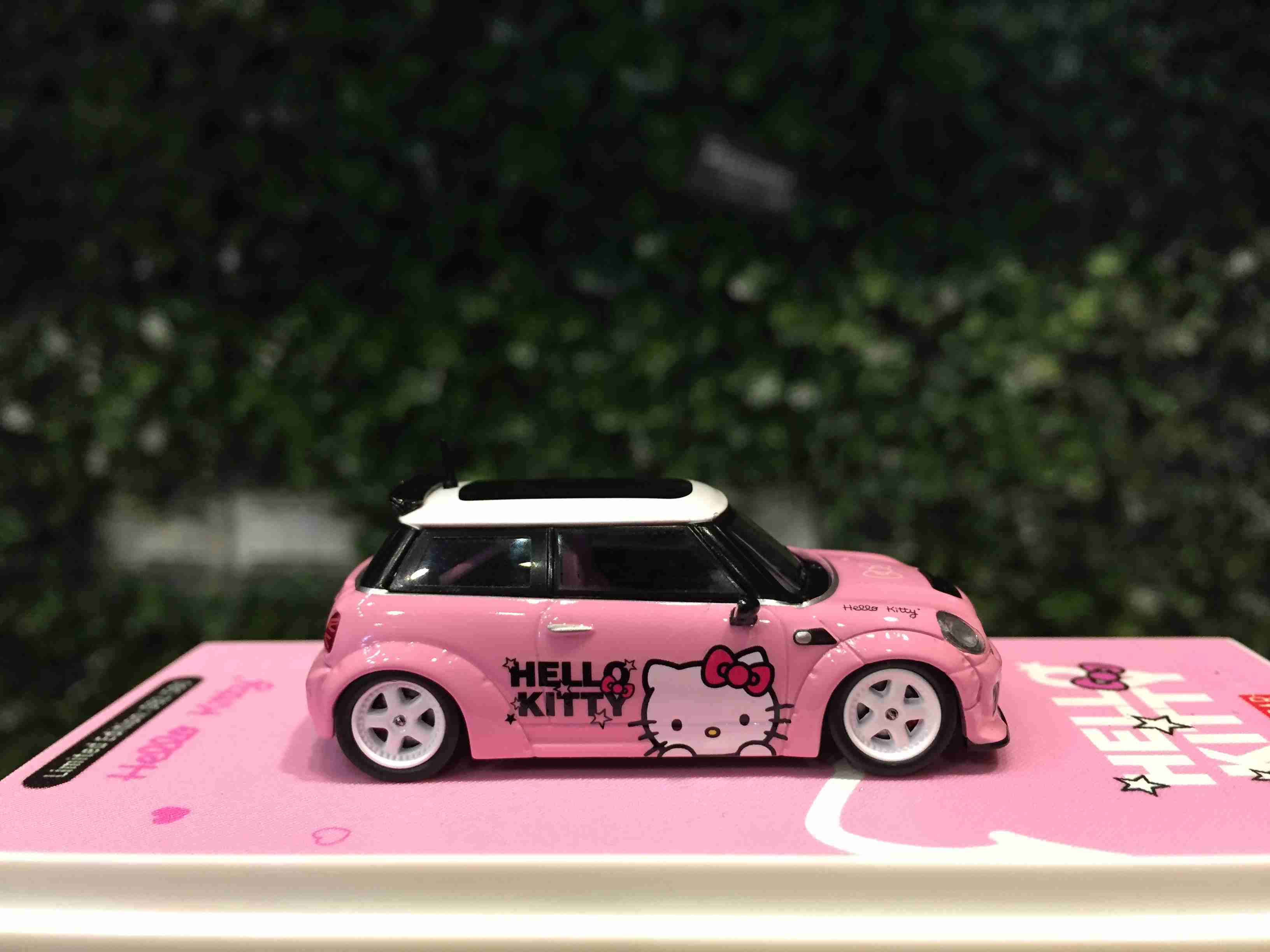 1/64 CoolCar Mini Cooper HelloKitty CC64635【MGM】