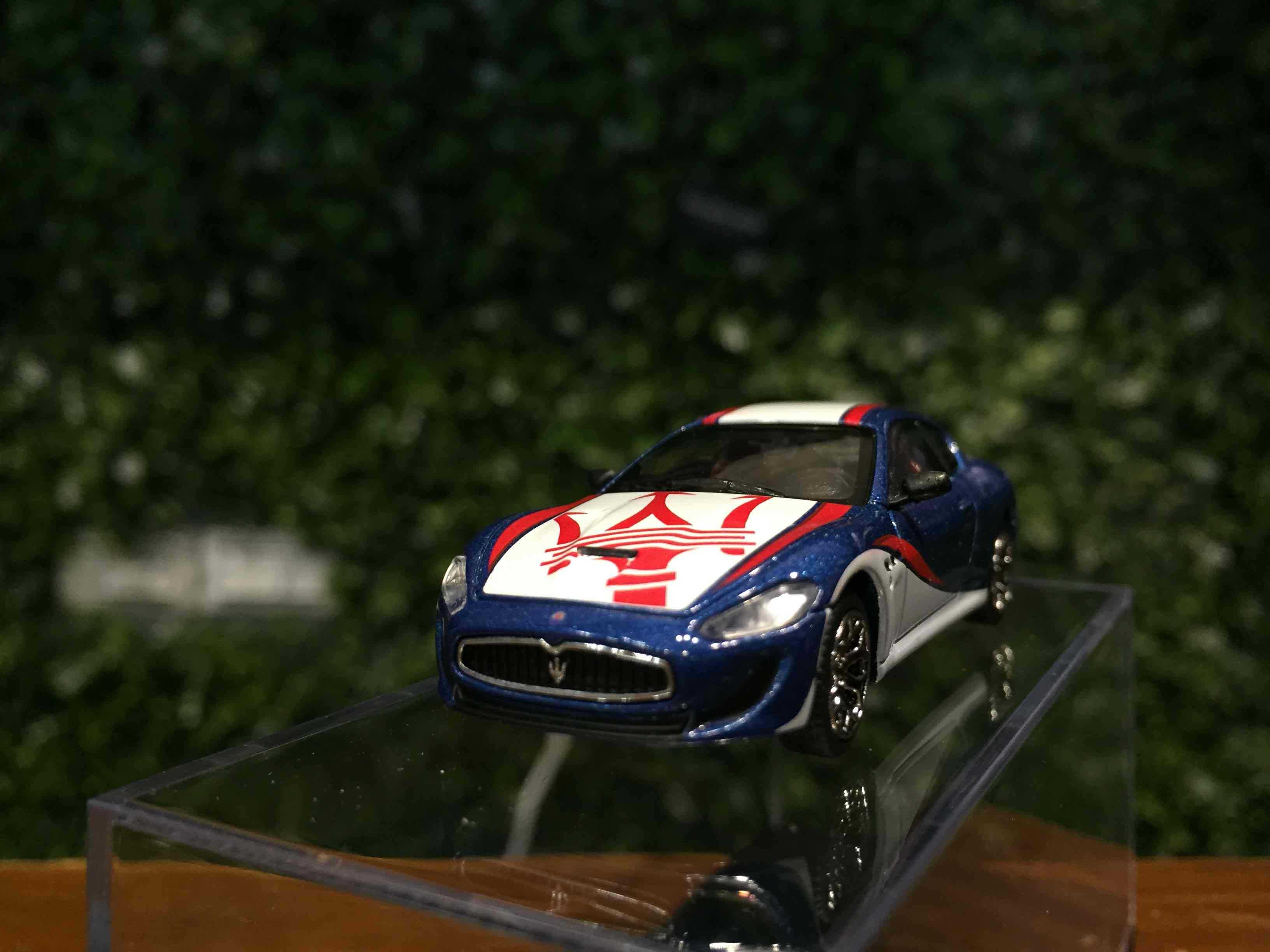 1/64 DCT Maserati GranTurismo MC Stradale BL/WH LL00823【MGM】