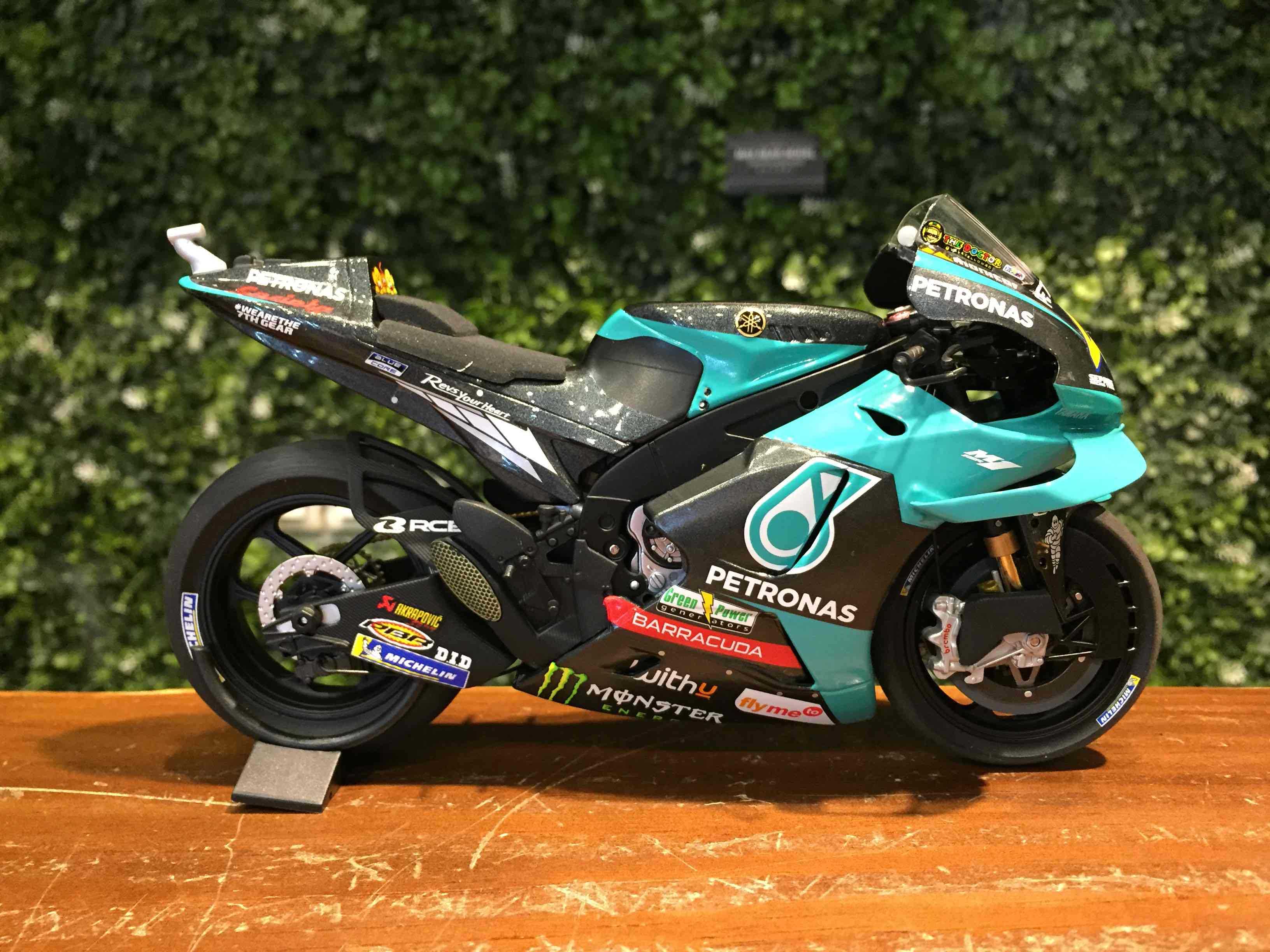 1/12 Minichamps Yamaha YZR-M1 Valentino Rossi 122213046【MGM】