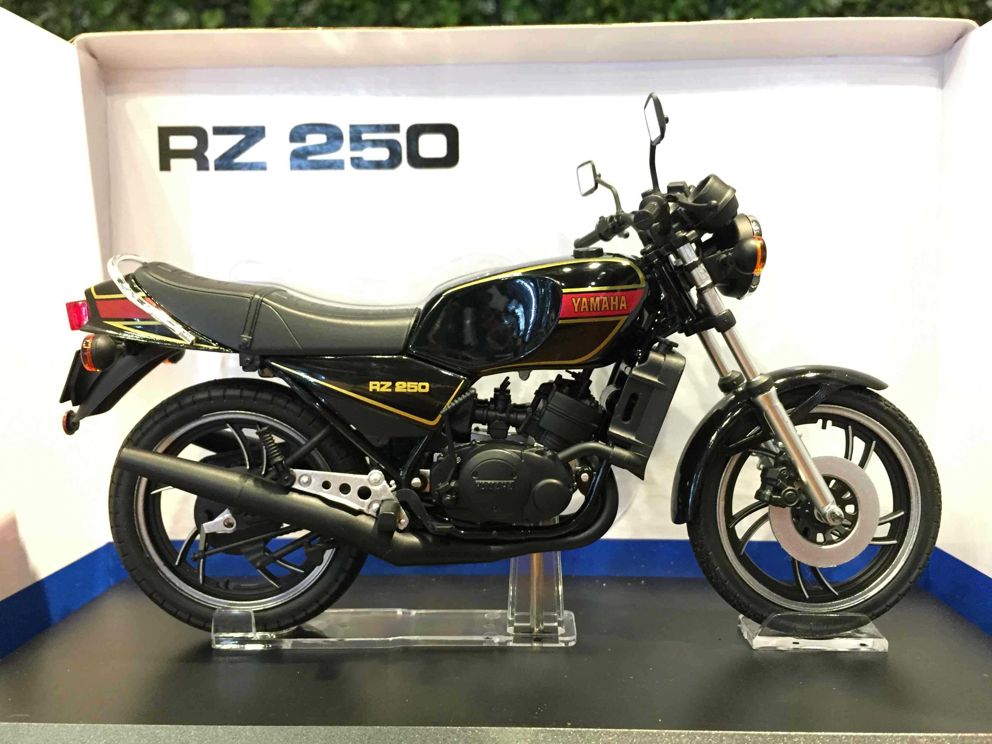 1/12 Aoshima Yamaha RZ250 Black 110423【MGM】