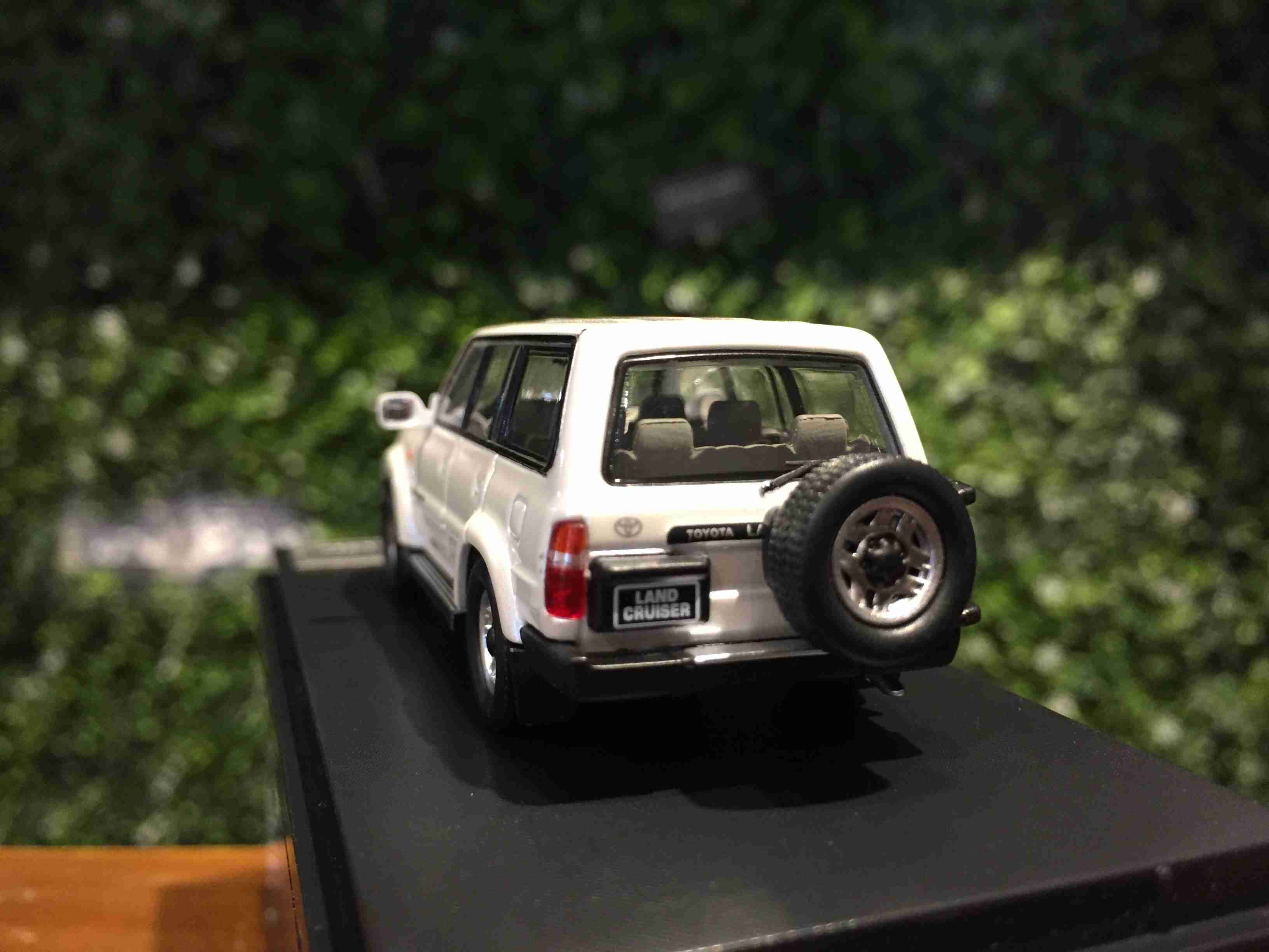 1/64 Master Toyota Land Cruiser LC80 White 4x4 4500【MGM】