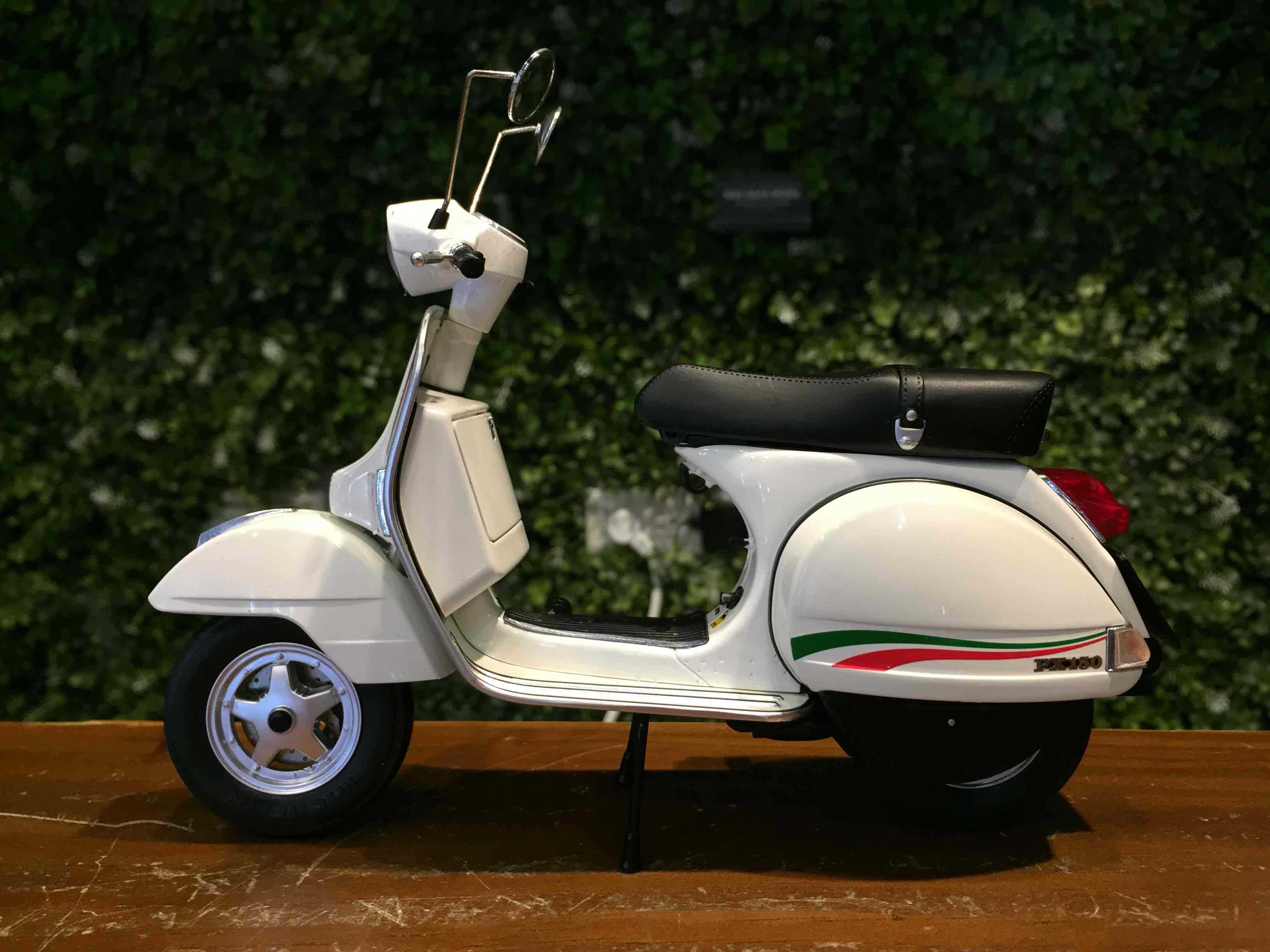 1/10 Schuco Piaggio Vespa PX 150 150 Anni 450667400【MGM】 - Max Gear