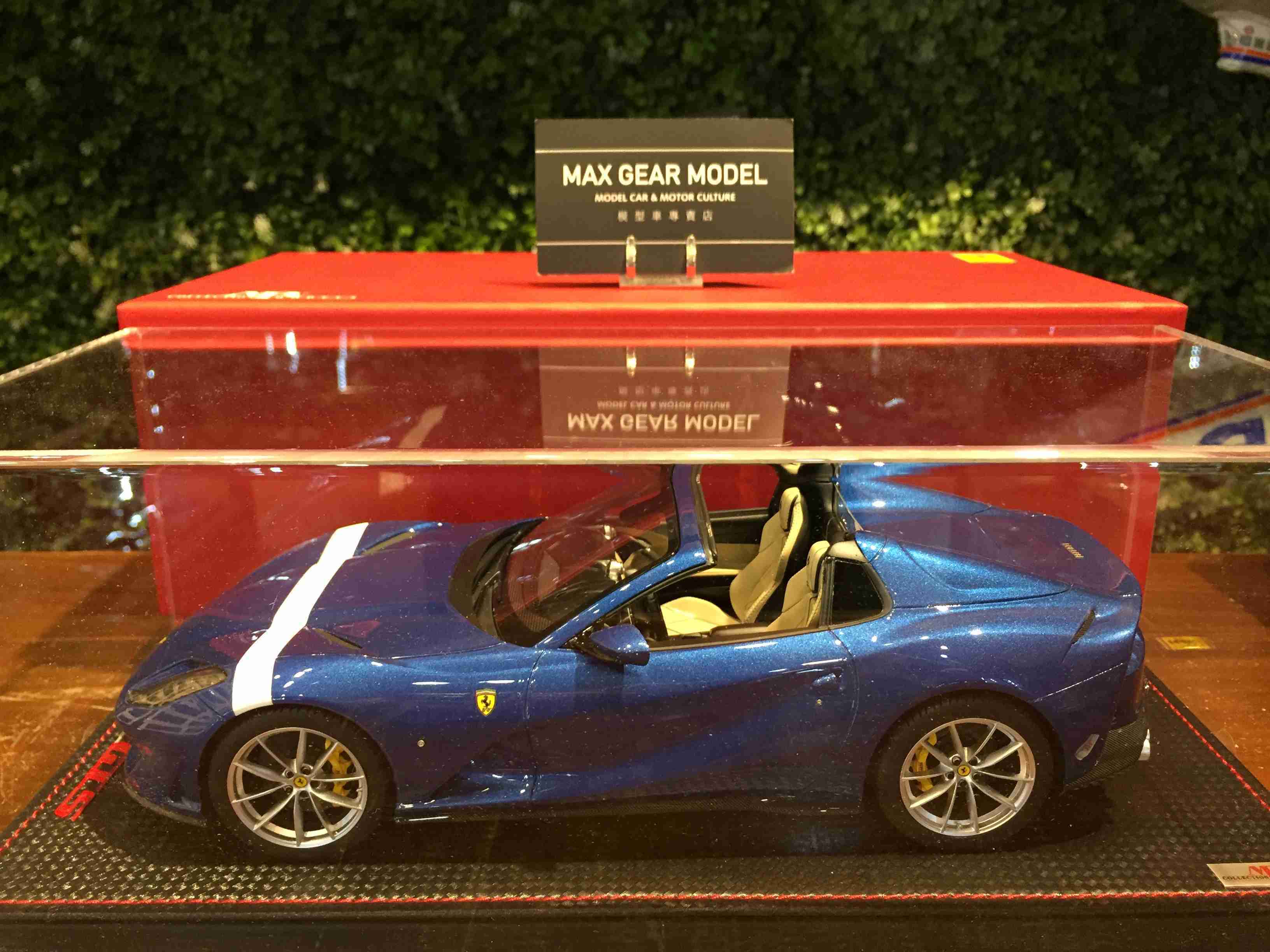 1/18 MR Ferrari 812 GTS Blue with White Livery FE030J【MGM】