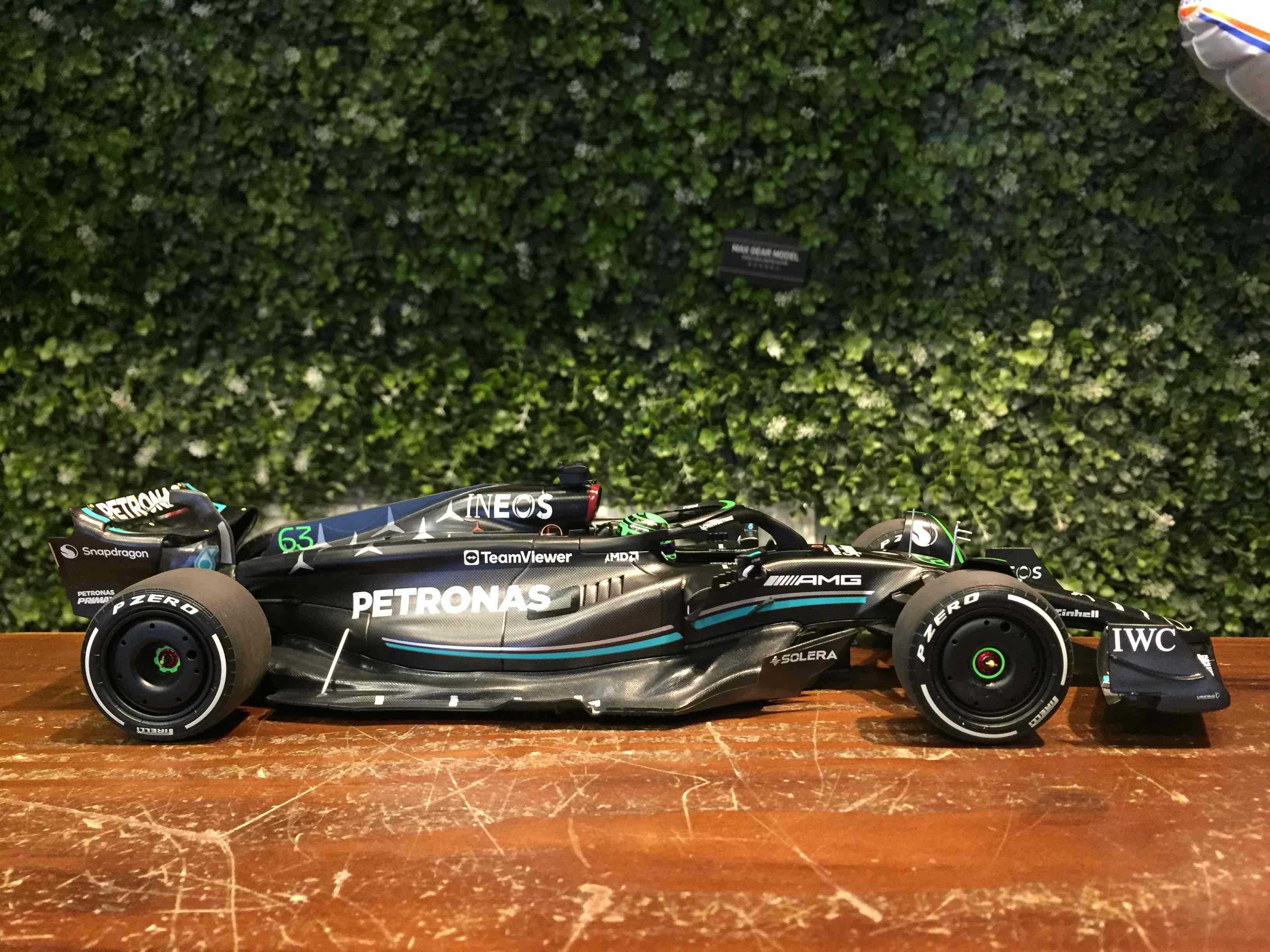 1/18 Minichamps Mercedes-AMG W14 G.Russell 110230163【MGM】