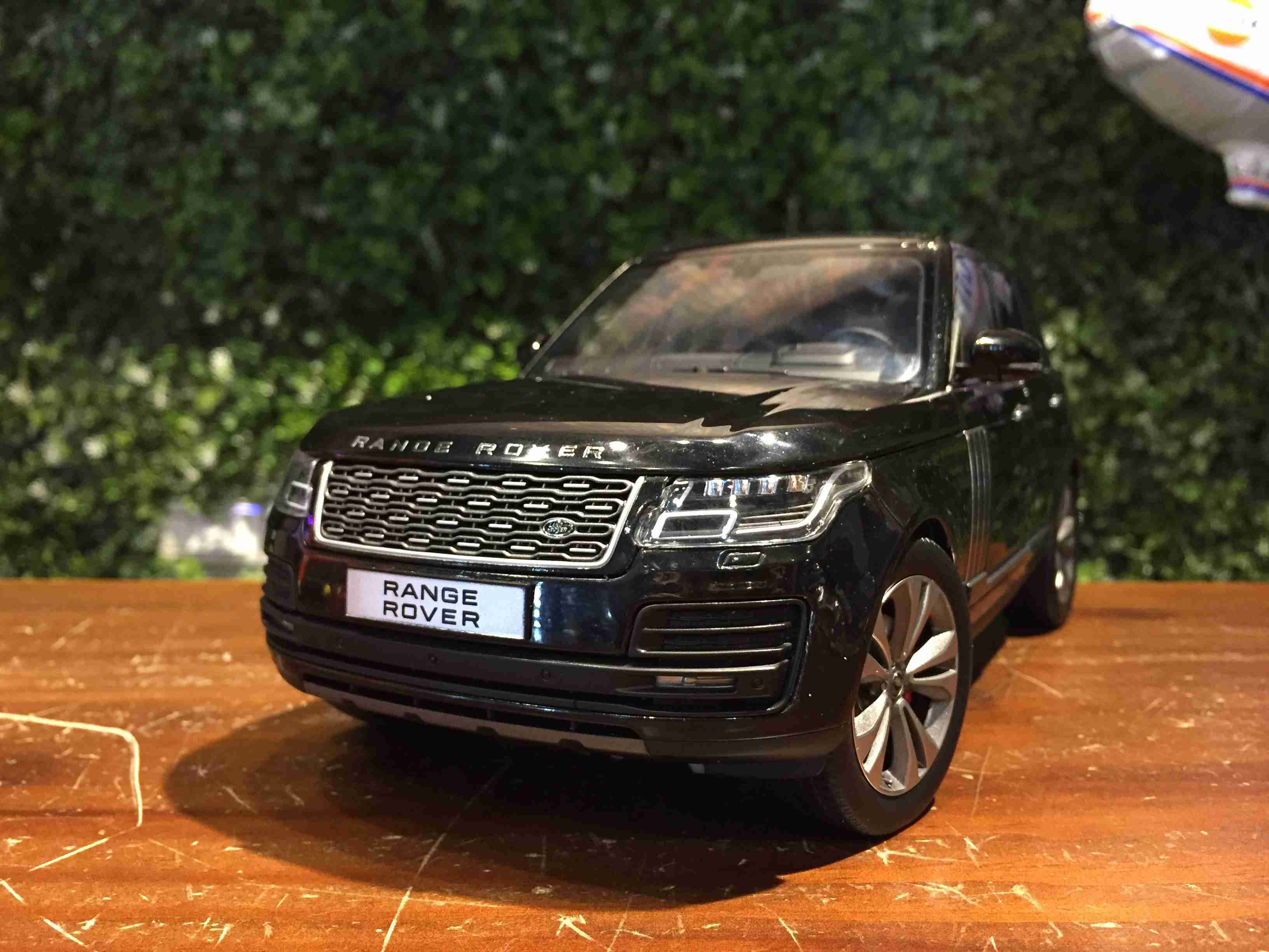 1/18 LCDModels Range Rover SV Autobiography LCD18001BBL【MGM】