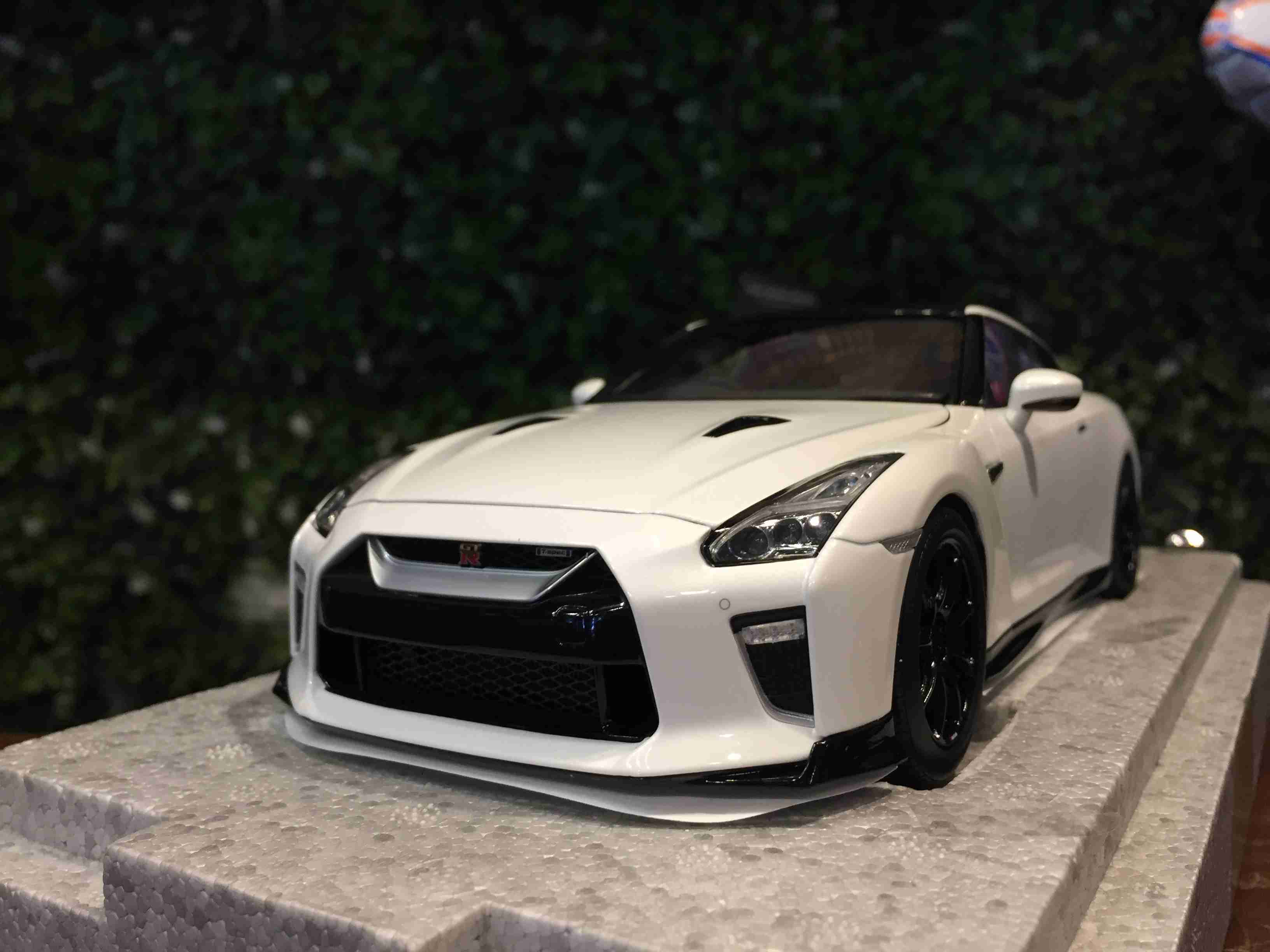 1/18 Motorhelix Nissan GT-R (R35) Track Edition M83518【MGM】