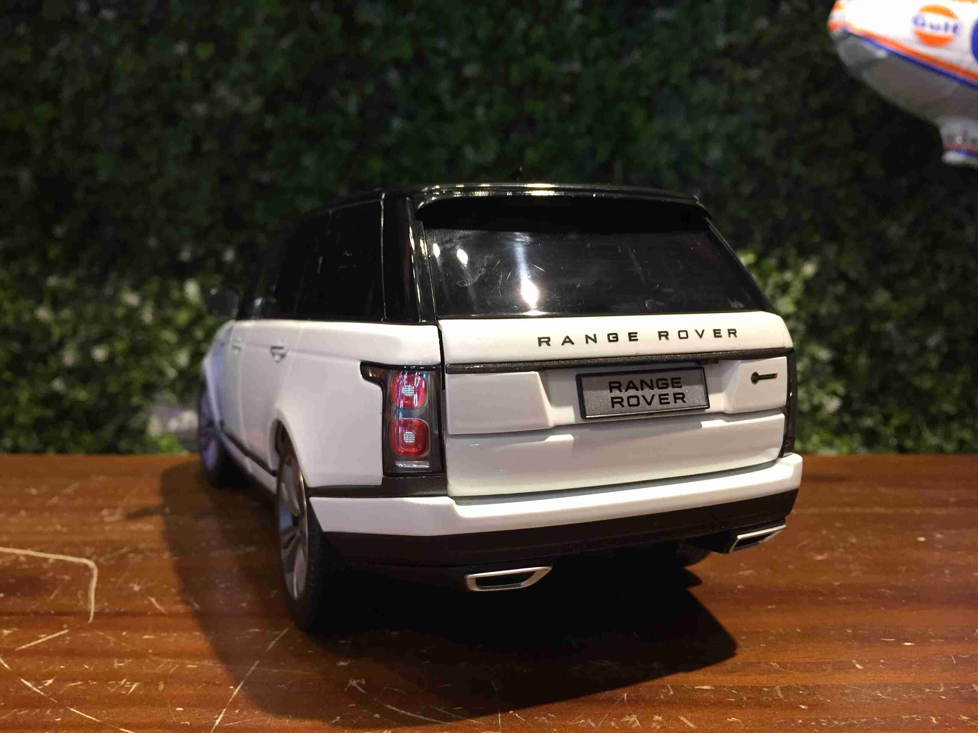 1/18 LCDModels Range Rover SV Autobiography LCD18001BWH【MGM】