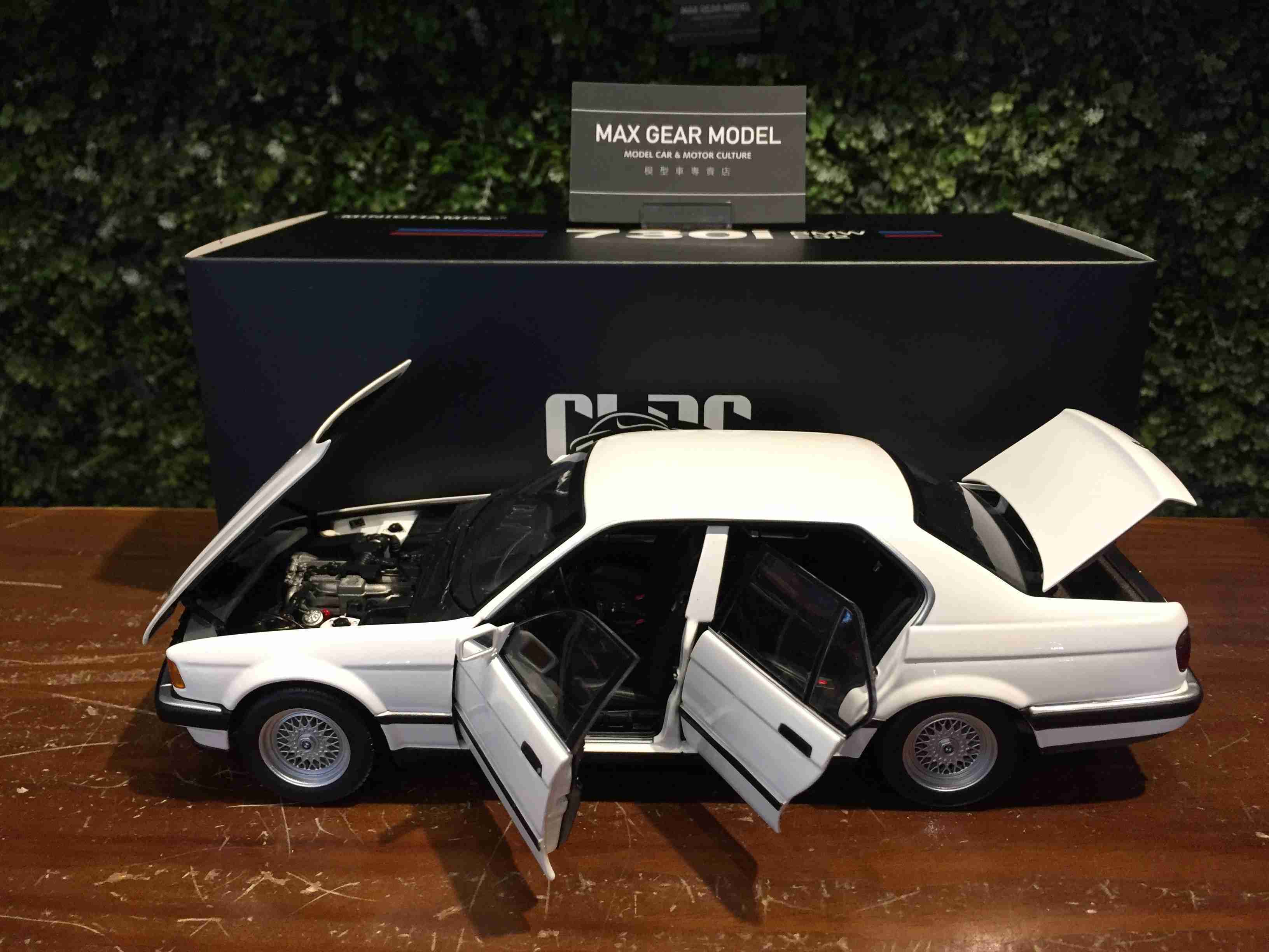 1/18 Minichamps BMW 730i (E32) 1986 White 113023004【MGM】