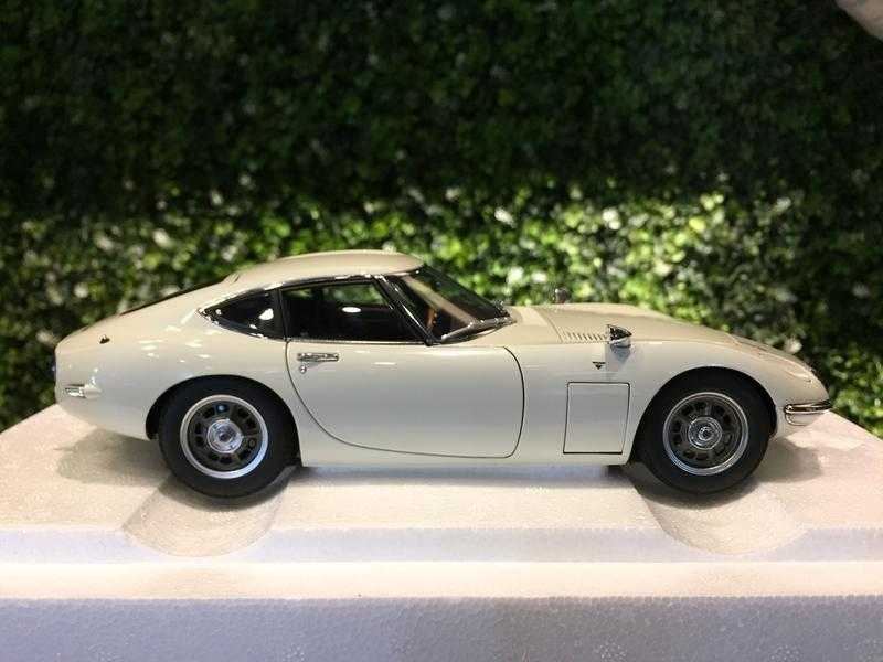 1/18 AUTOart Toyota 2000GT White 78753【MGM】