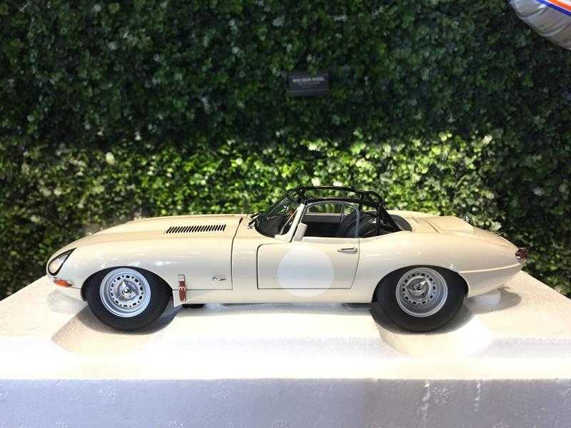 1/18 AUTOart Jaguar E-Type LightWeight White 73649【MGM】