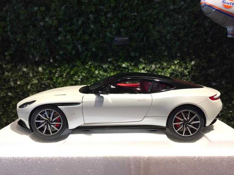 1/18 AUTOart Aston Martin DB11 White 70266【MGM】