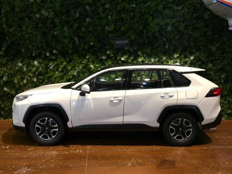 1/18 原廠 Toyota RAV4 White【MGM】