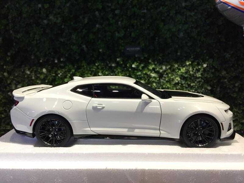 1/18 AUTOart Chevrolet Camaro ZL1 Summit White 71206【MGM】