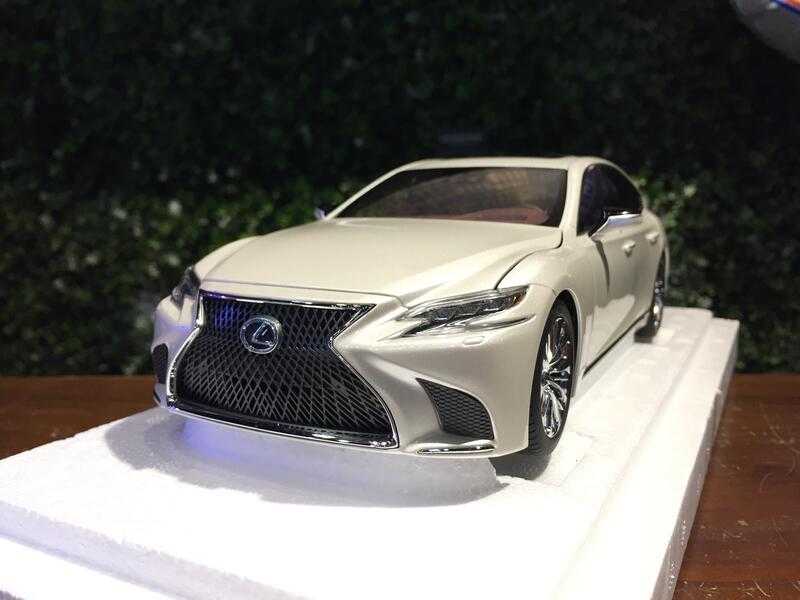 1/18 AUTOart Lexus LS500h Sonic White 78866【MGM】