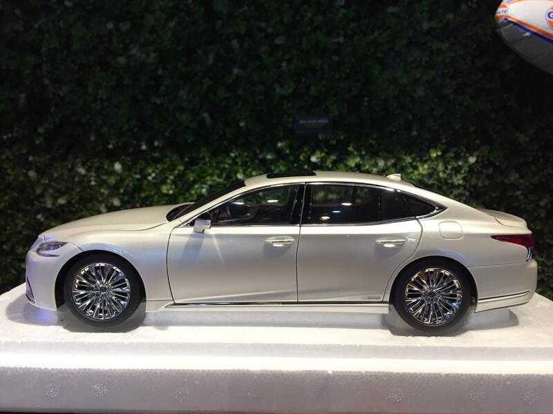 1/18 AUTOart Lexus LS500h Sonic White 78866【MGM】