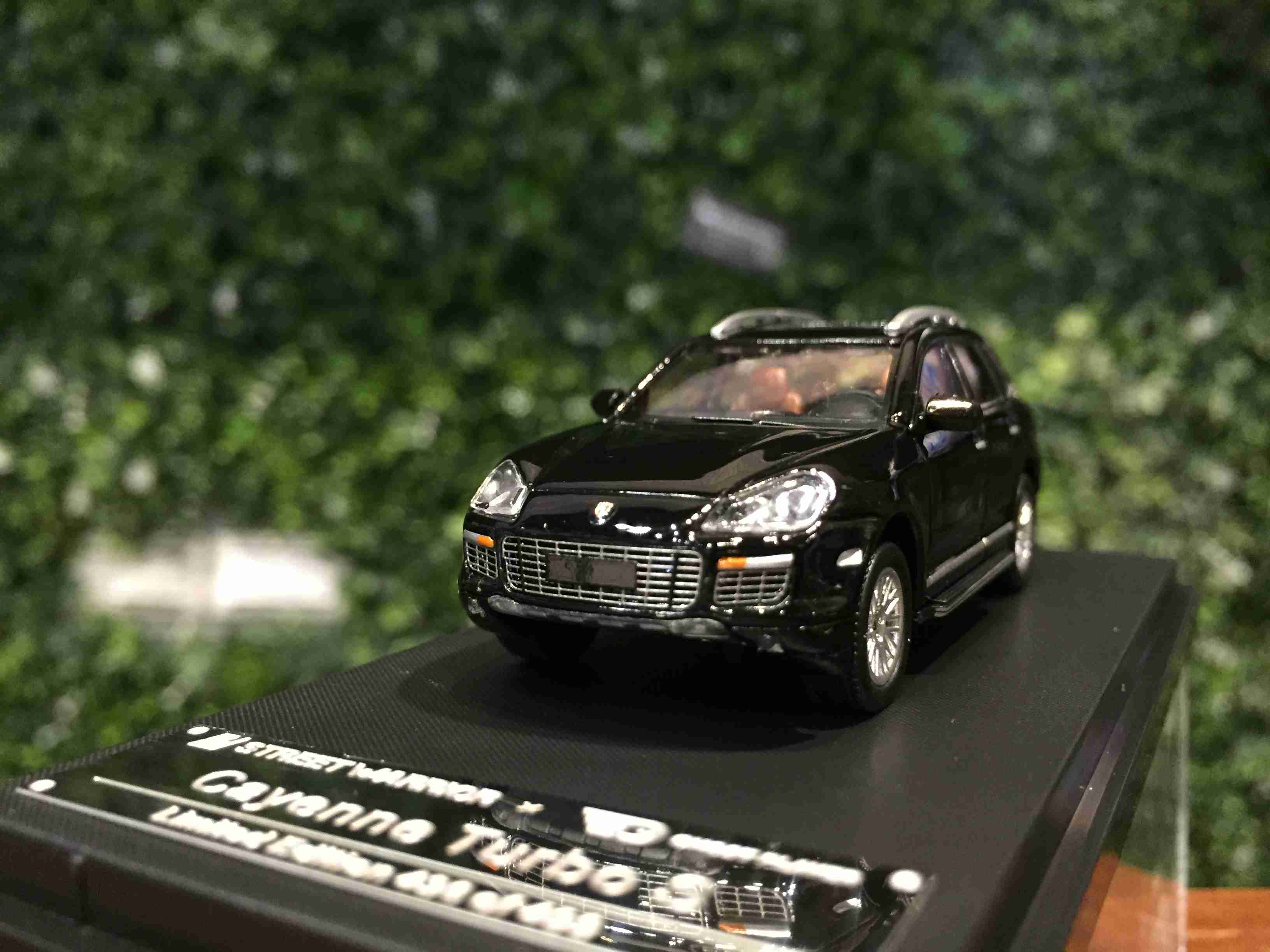 1/64 StreetWeapon Porsche Cayenne Turbo S (957) Black【MGM】