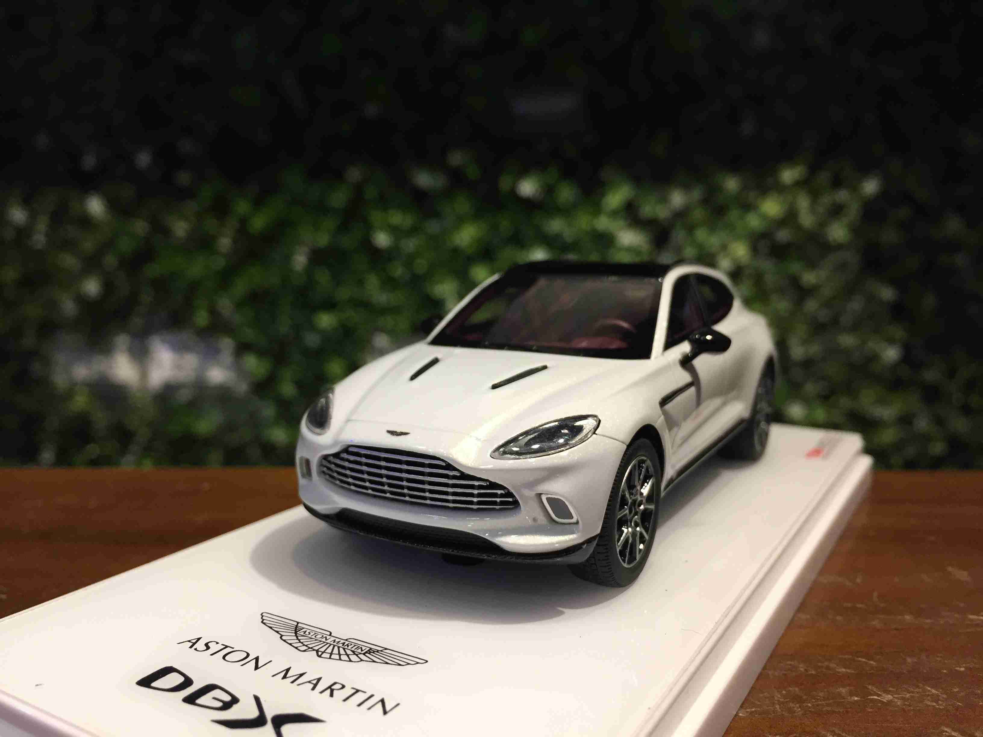 1/43 TSM Aston Martin DBX Frost White TSM430499【MGM】 - Max Gear