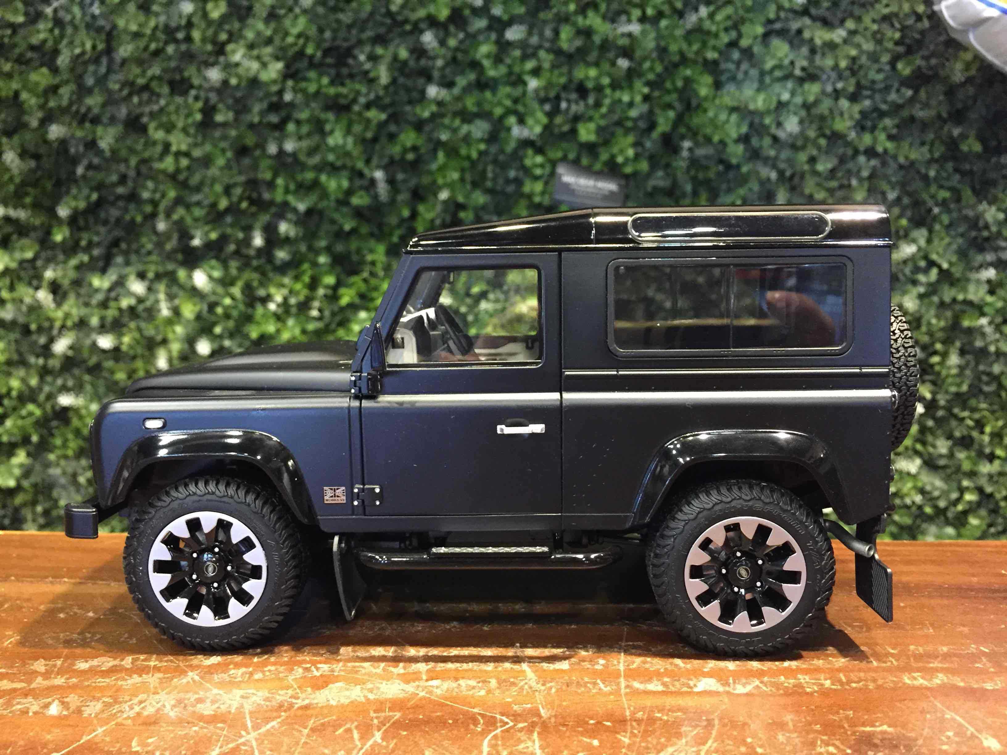 1/18 LCD Land Rover Defender 90 V8 70th LCD18007MB【MGM】