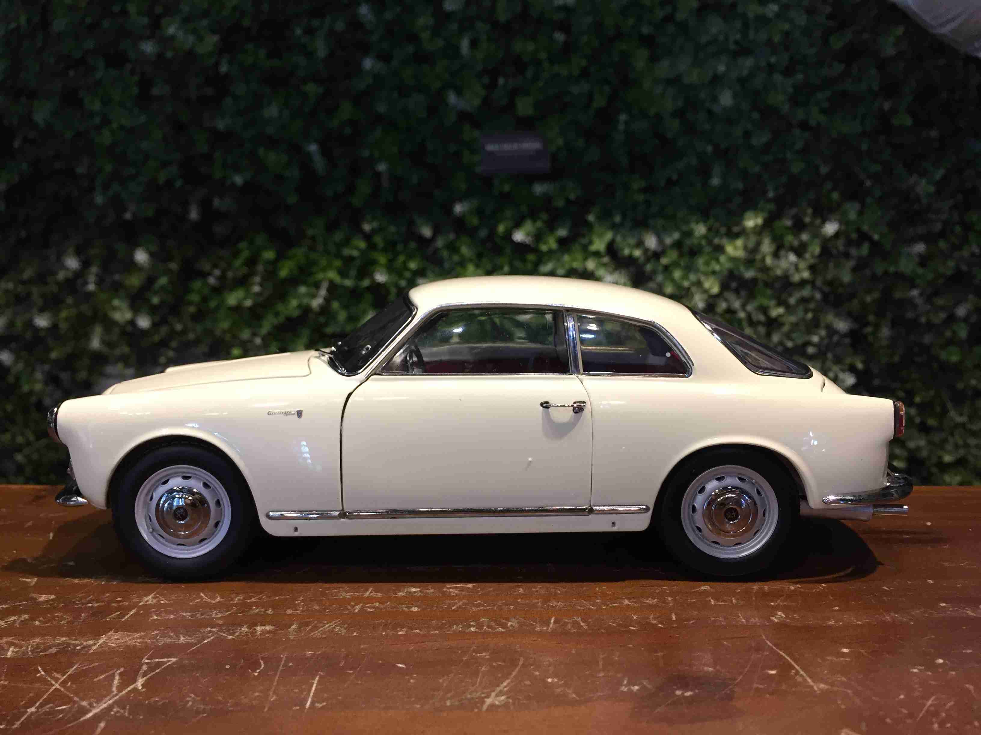 1/18 Kyosho Alfa Romeo Giulietta Sprint White 08957W【MGM】