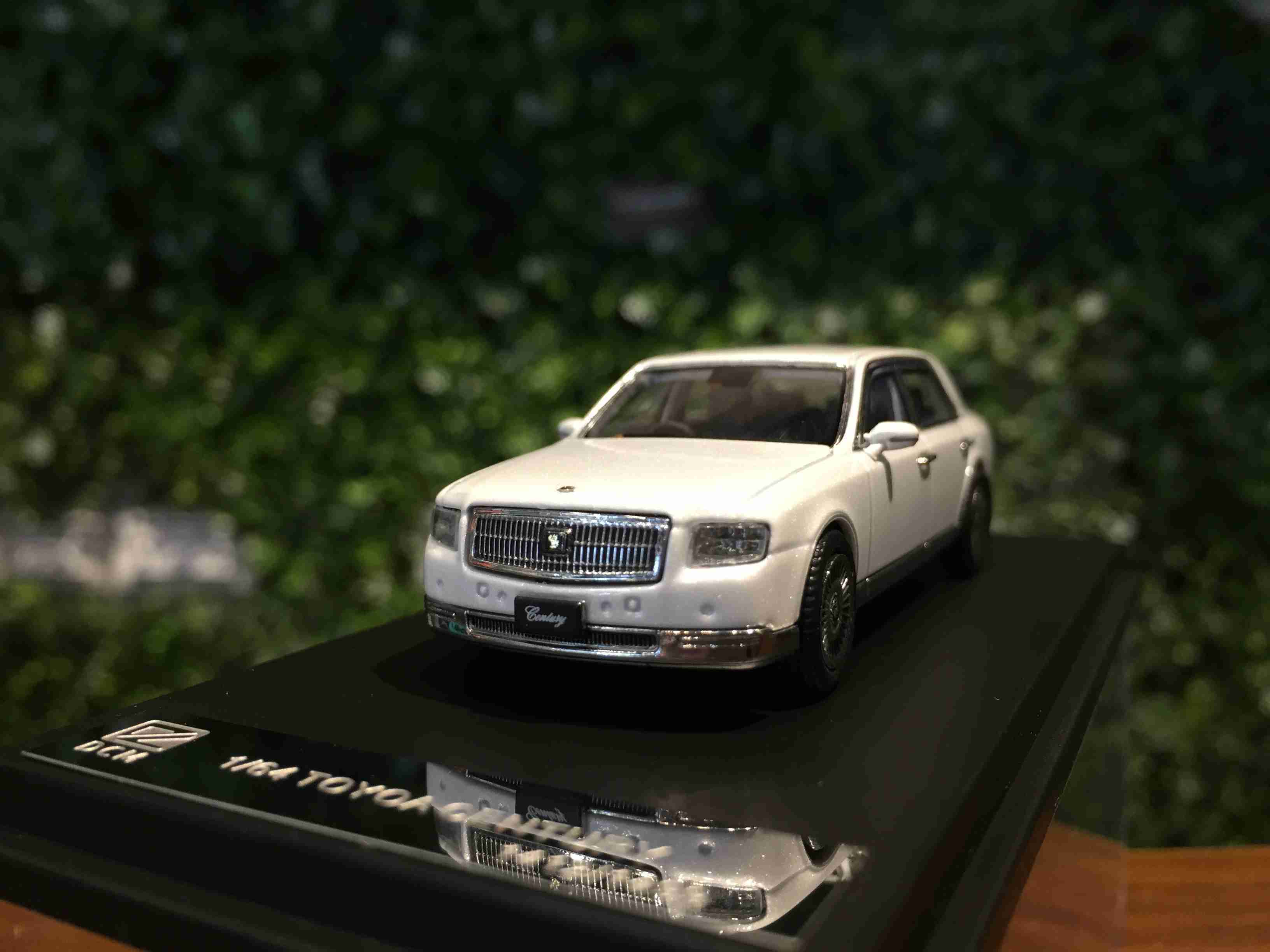 1/64 DCM Toyota Century 2018 White【MGM】