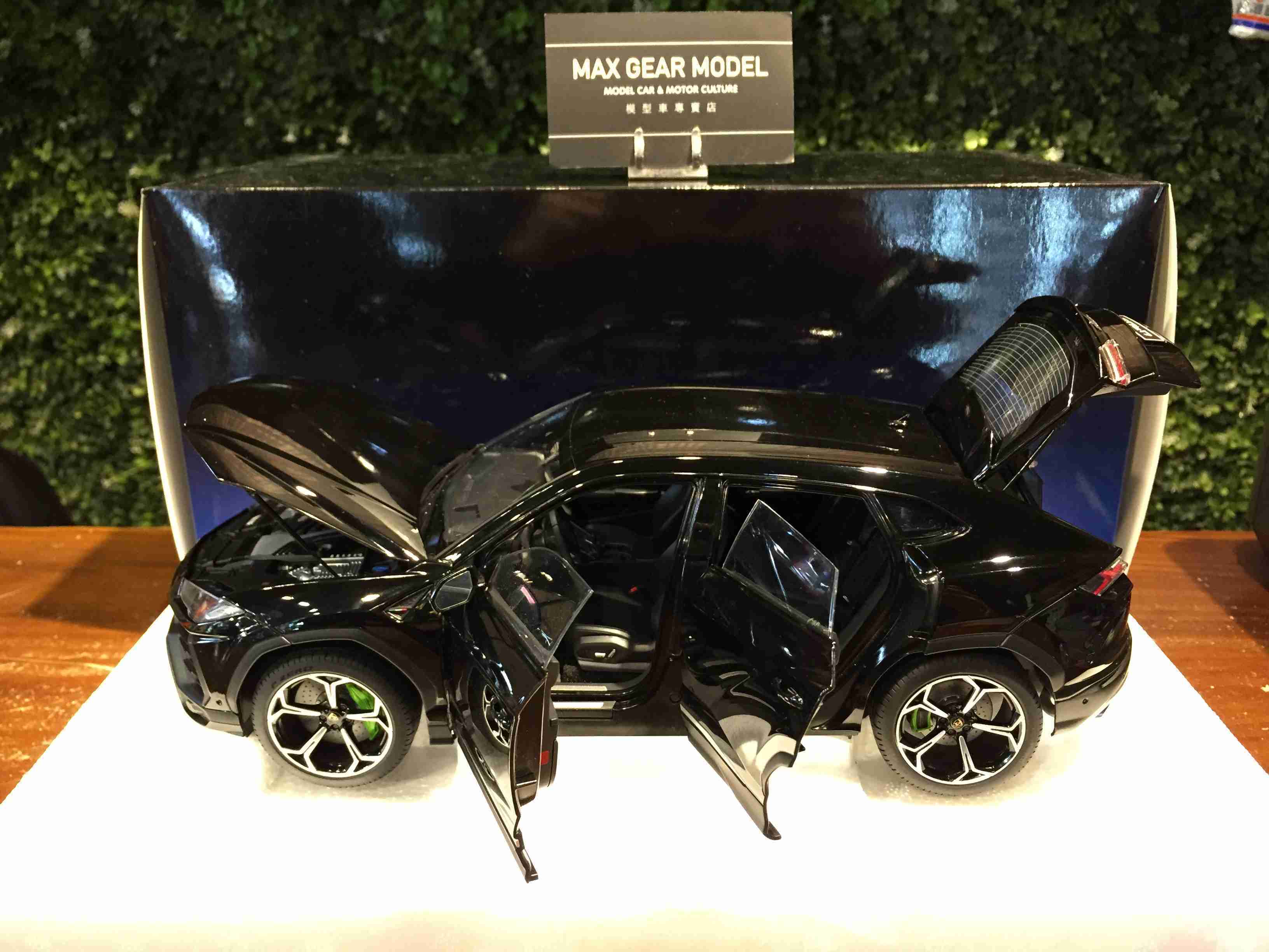 1/18 AUTOart Lamborghini Urus Black 79165【MGM】