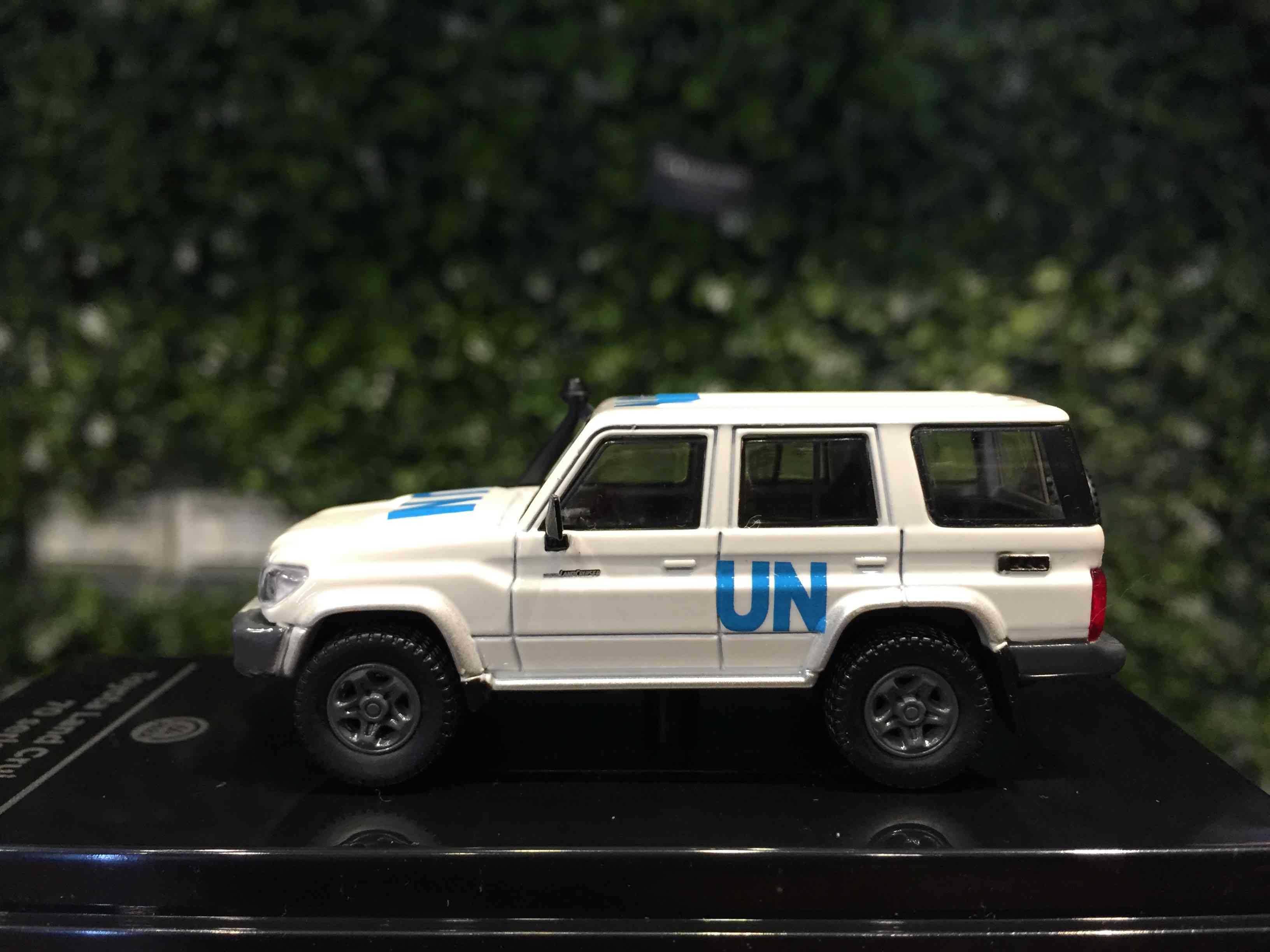 1/64 Paragon Toyota Land Cruiser LC76 2014 UN PA55319【MGM】